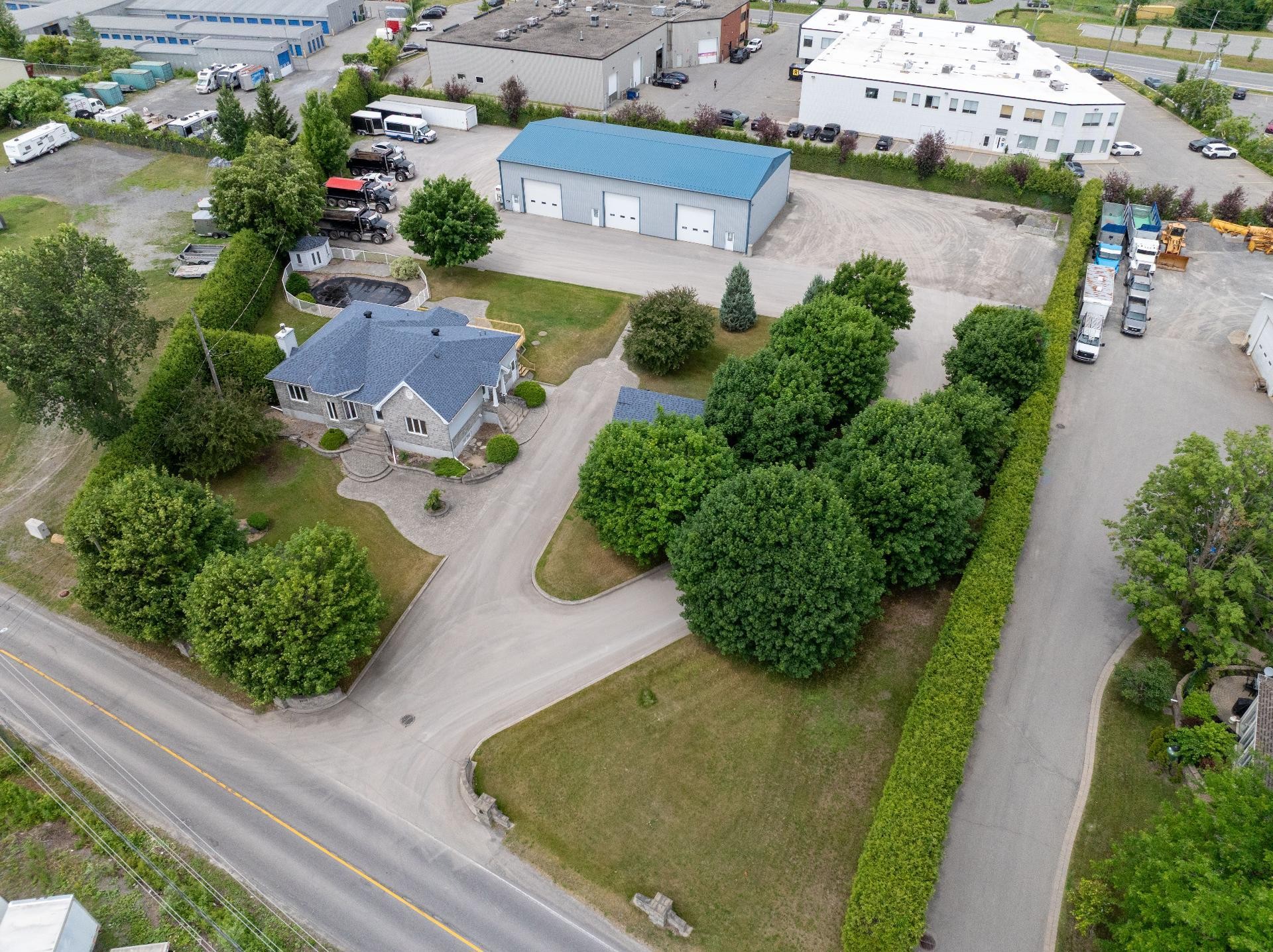 









120


Ch. de la Côte S.

,
Boisbriand,




QC
J7E4H5

