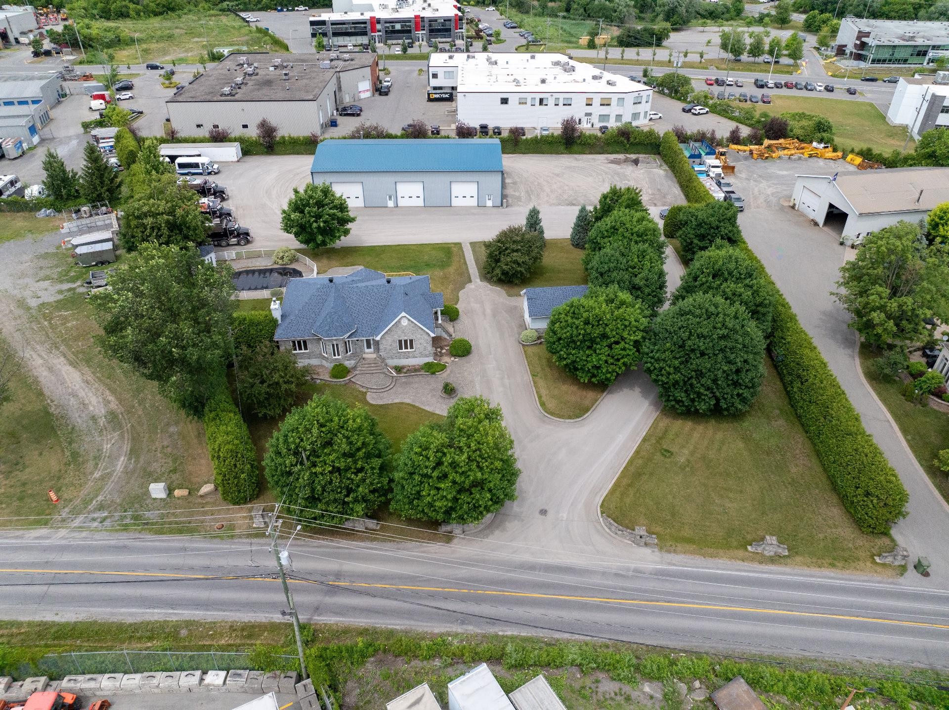 









120


Ch. de la Côte S.

,
Boisbriand,




QC
J7E4H5

