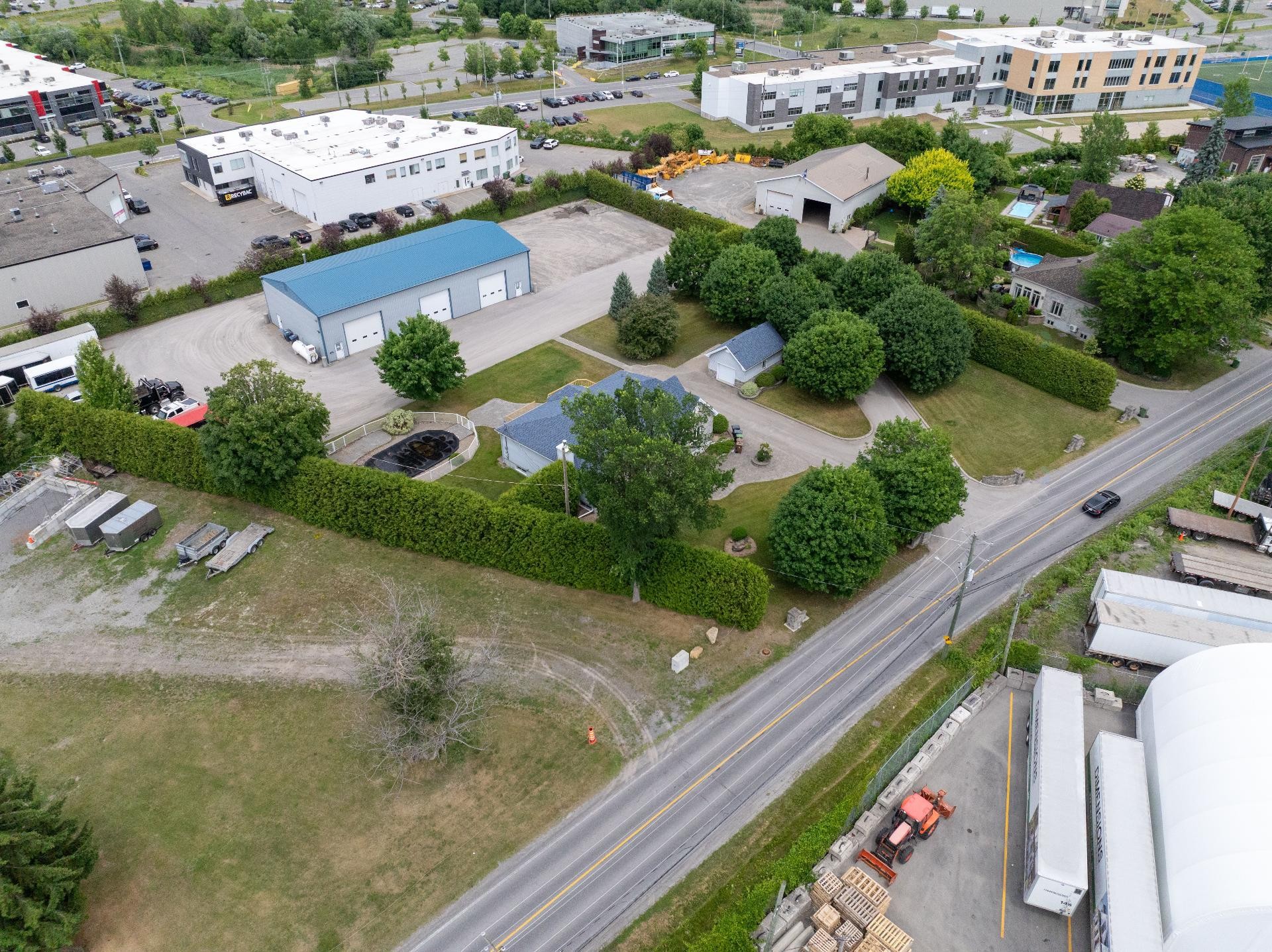 









120


Ch. de la Côte S.

,
Boisbriand,




QC
J7E4H5

