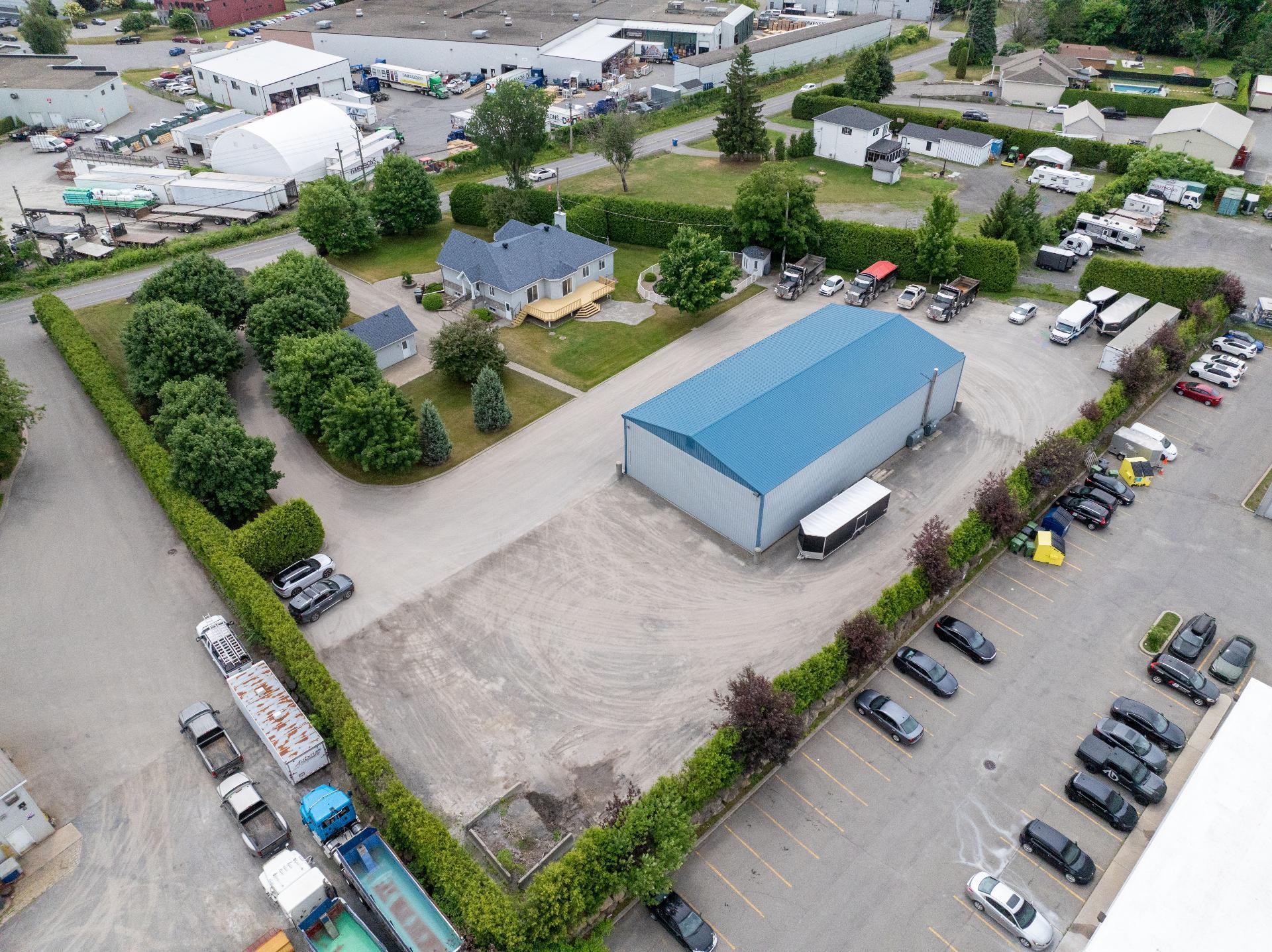 









120


Ch. de la Côte S.

,
Boisbriand,




QC
J7E4H5

