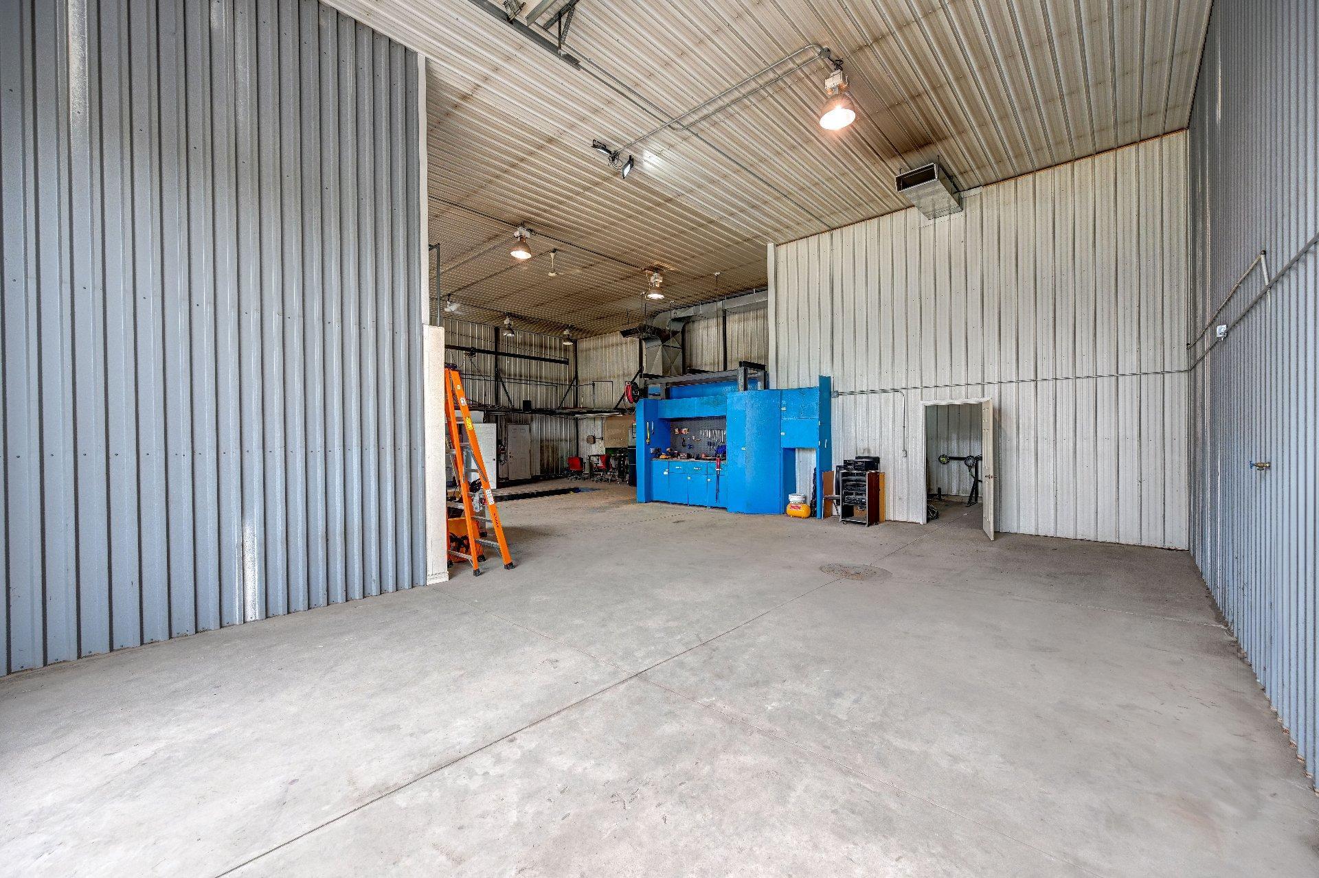 









120Z


Ch. de la Côte S.

,
Boisbriand,




QC
J7E4H5

