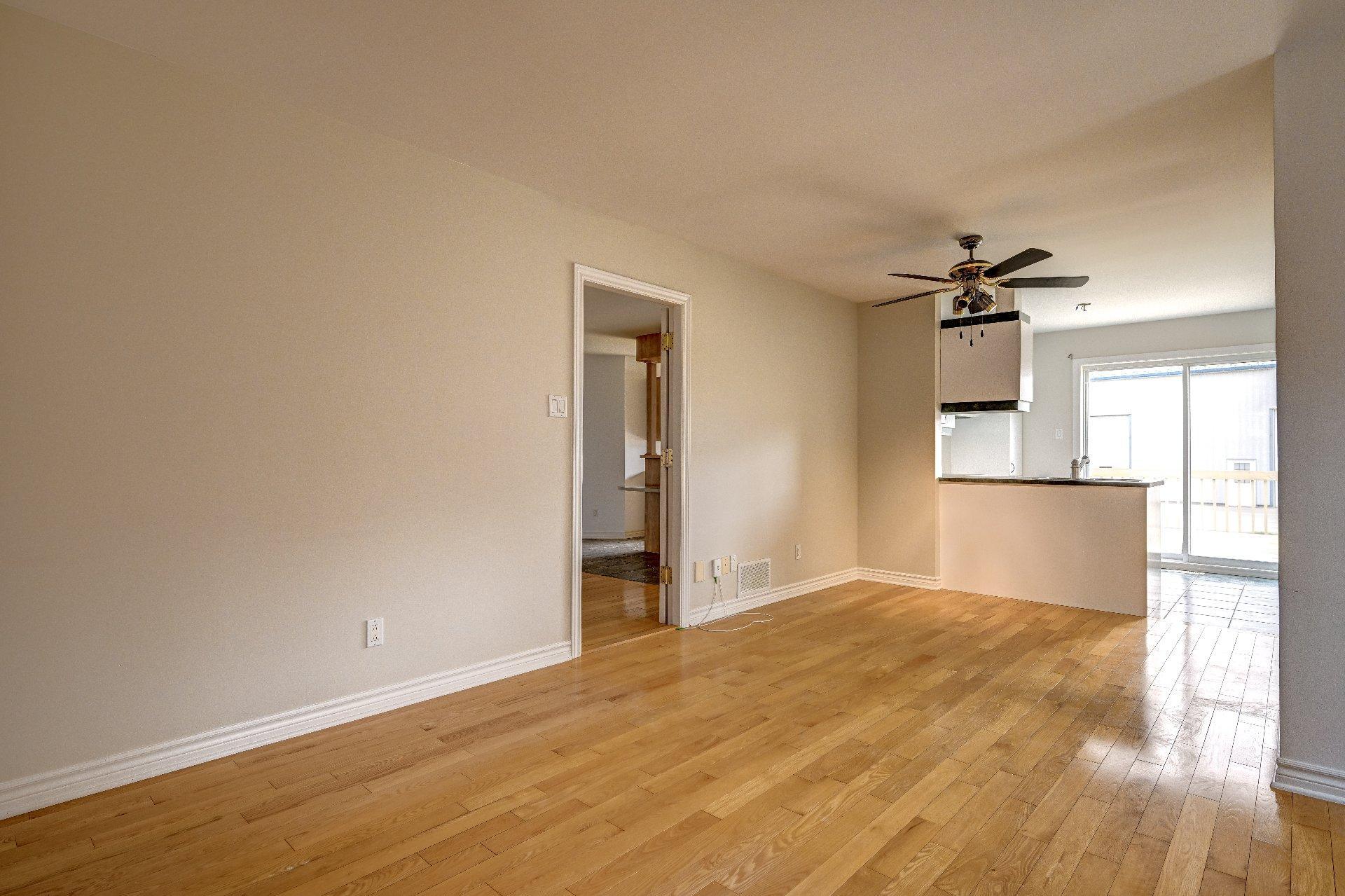 









120Z


Ch. de la Côte S.

,
Boisbriand,




QC
J7E4H5


