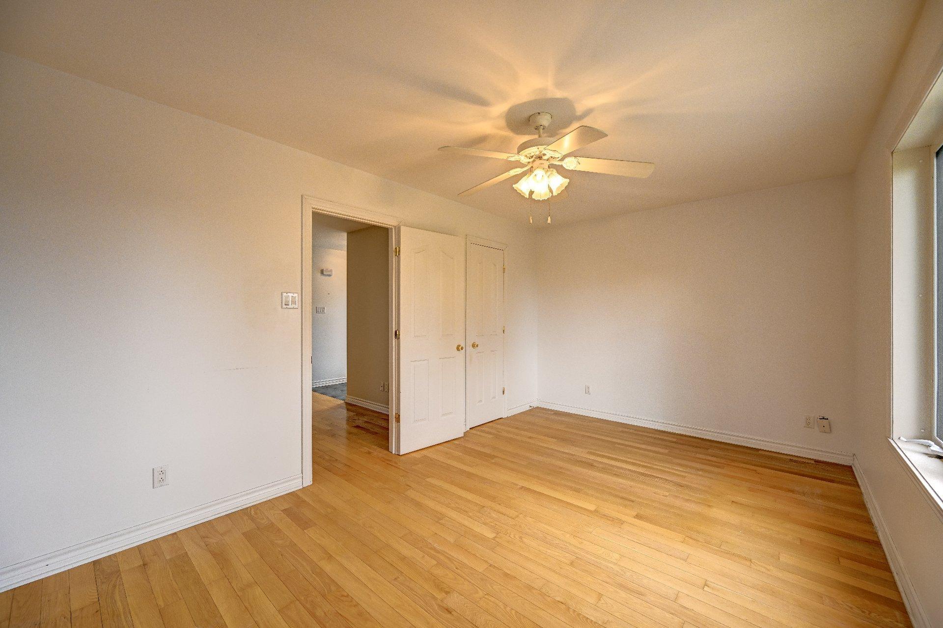 









120Z


Ch. de la Côte S.

,
Boisbriand,




QC
J7E4H5

