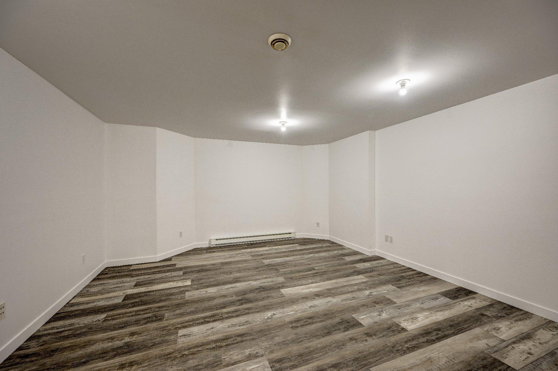 









120Z


Ch. de la Côte S.

,
Boisbriand,




QC
J7E4H5

