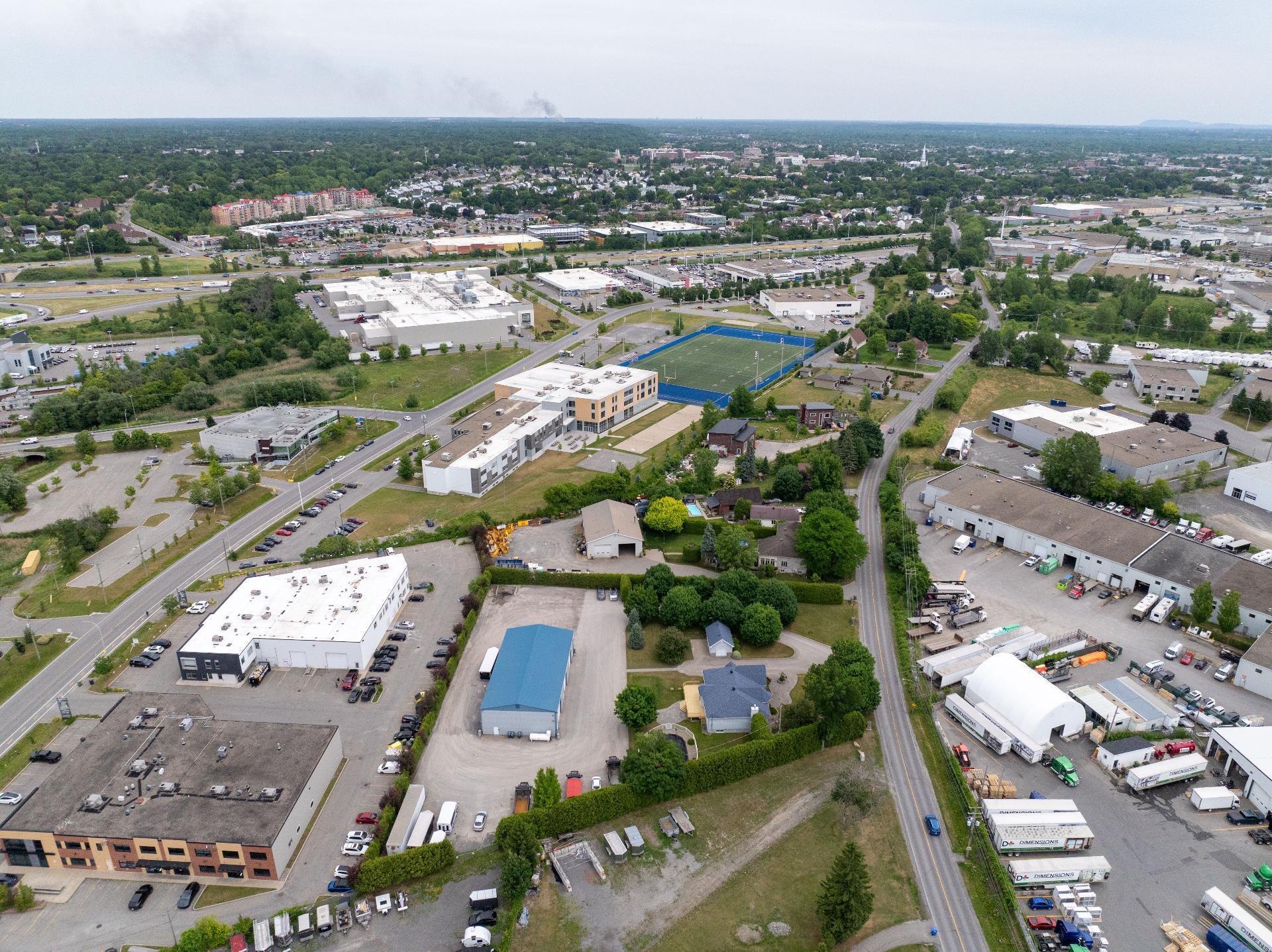 









120Z


Ch. de la Côte S.

,
Boisbriand,




QC
J7E4H5

