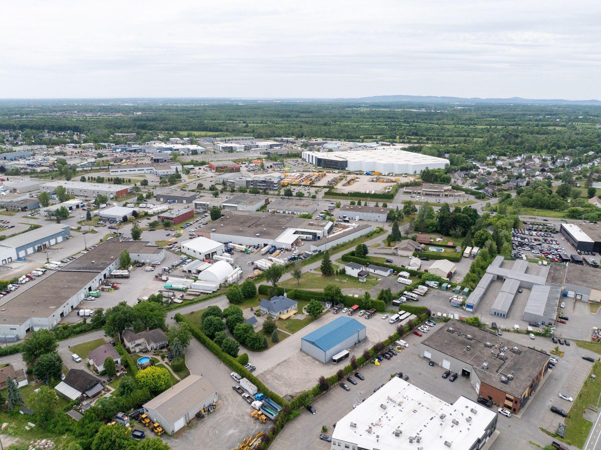 









120Z


Ch. de la Côte S.

,
Boisbriand,




QC
J7E4H5

