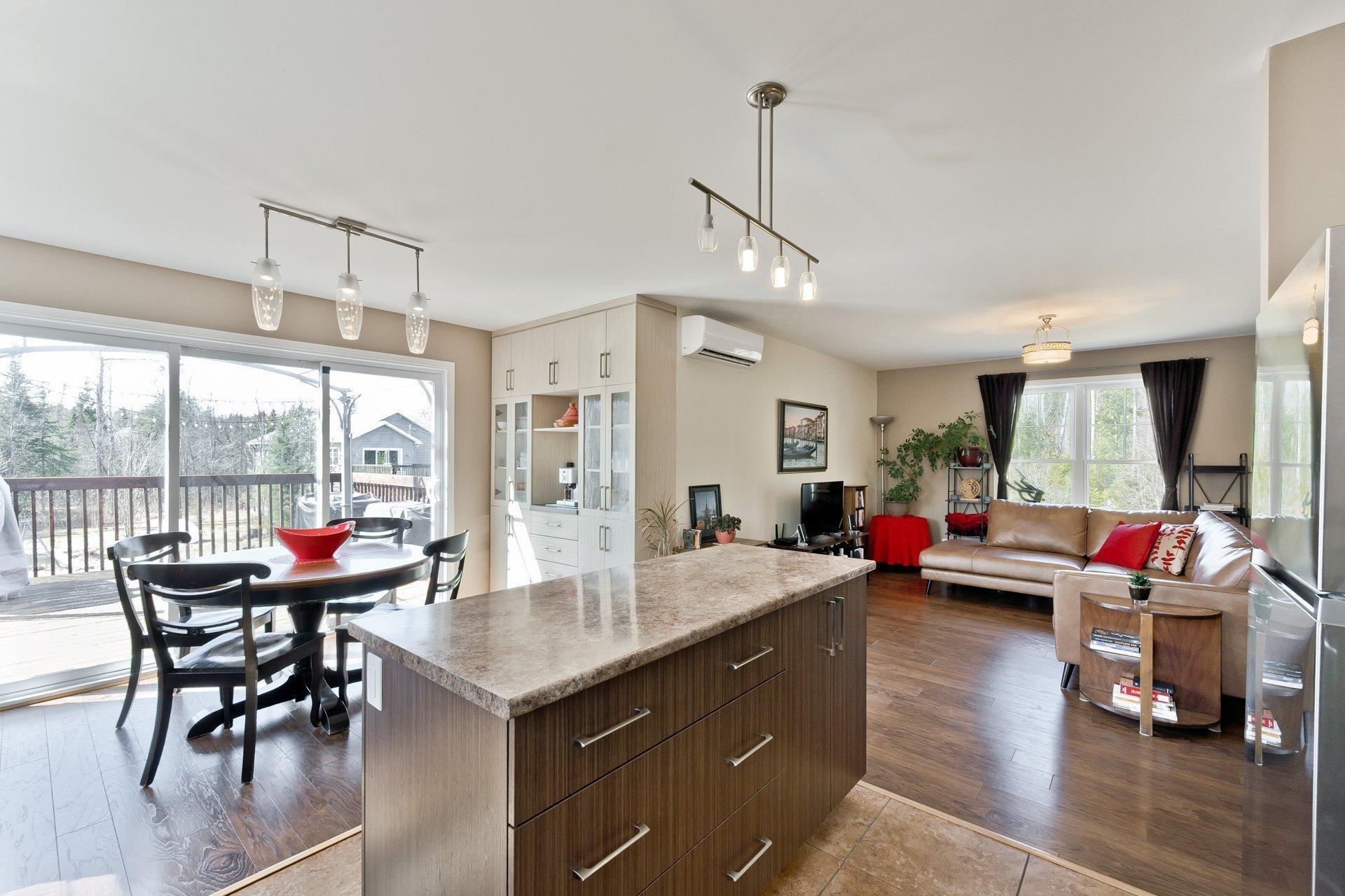 









1065


Rue du Val-des-Pruches

,
Sherbrooke (Brompton/Rock Forest/Saint-Élie/Deauville),




QC
J1N0A1

