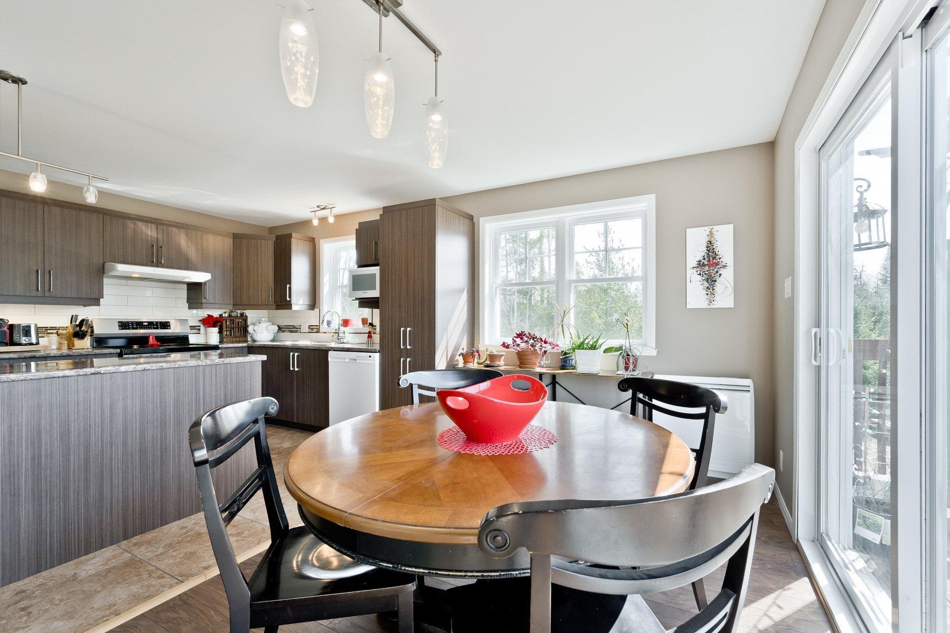 









1065


Rue du Val-des-Pruches

,
Sherbrooke (Brompton/Rock Forest/Saint-Élie/Deauville),




QC
J1N0A1


