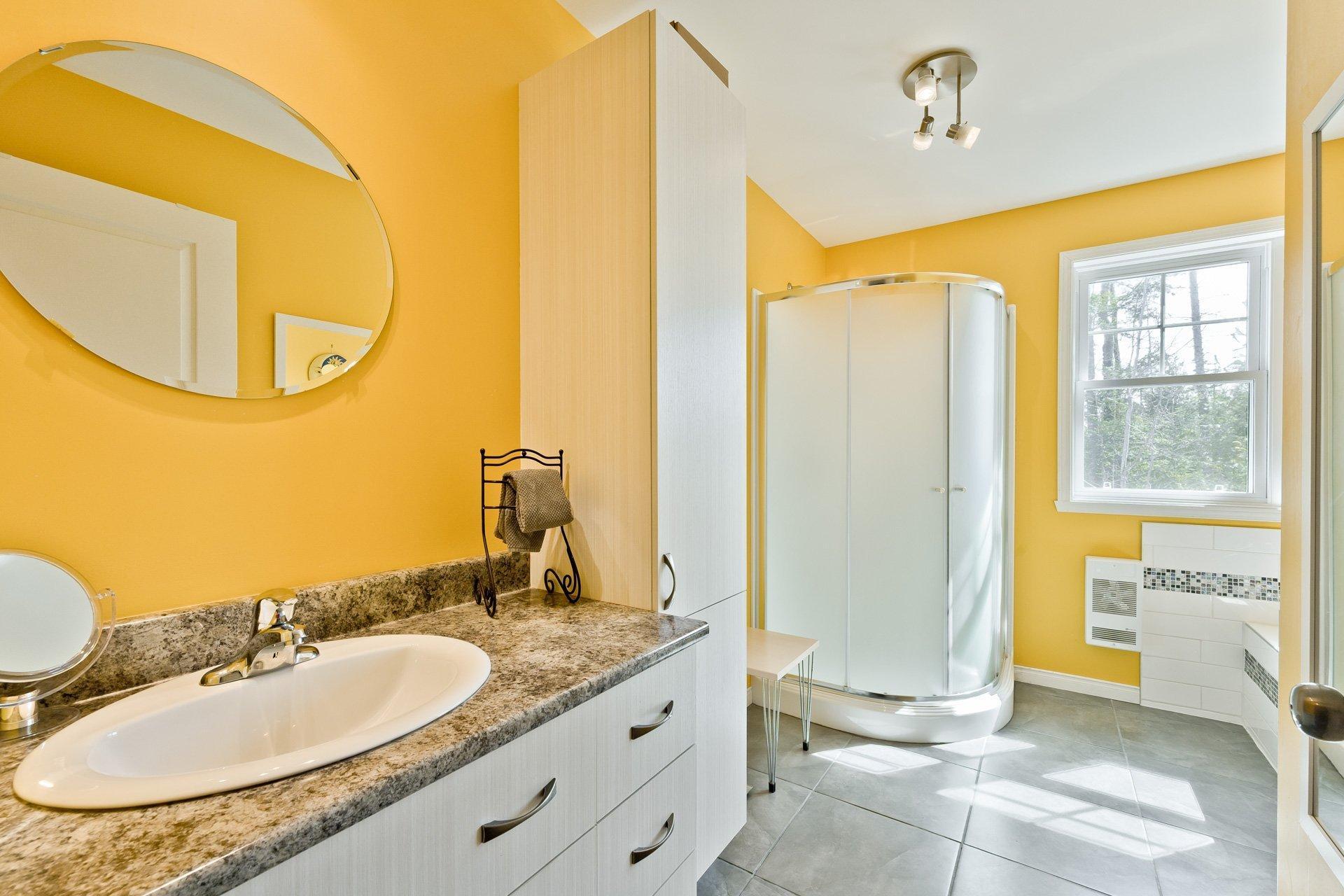 









1065


Rue du Val-des-Pruches

,
Sherbrooke (Brompton/Rock Forest/Saint-Élie/Deauville),




QC
J1N0A1

