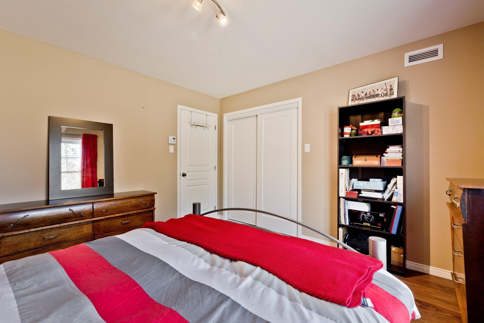 









1065


Rue du Val-des-Pruches

,
Sherbrooke (Brompton/Rock Forest/Saint-Élie/Deauville),




QC
J1N0A1

