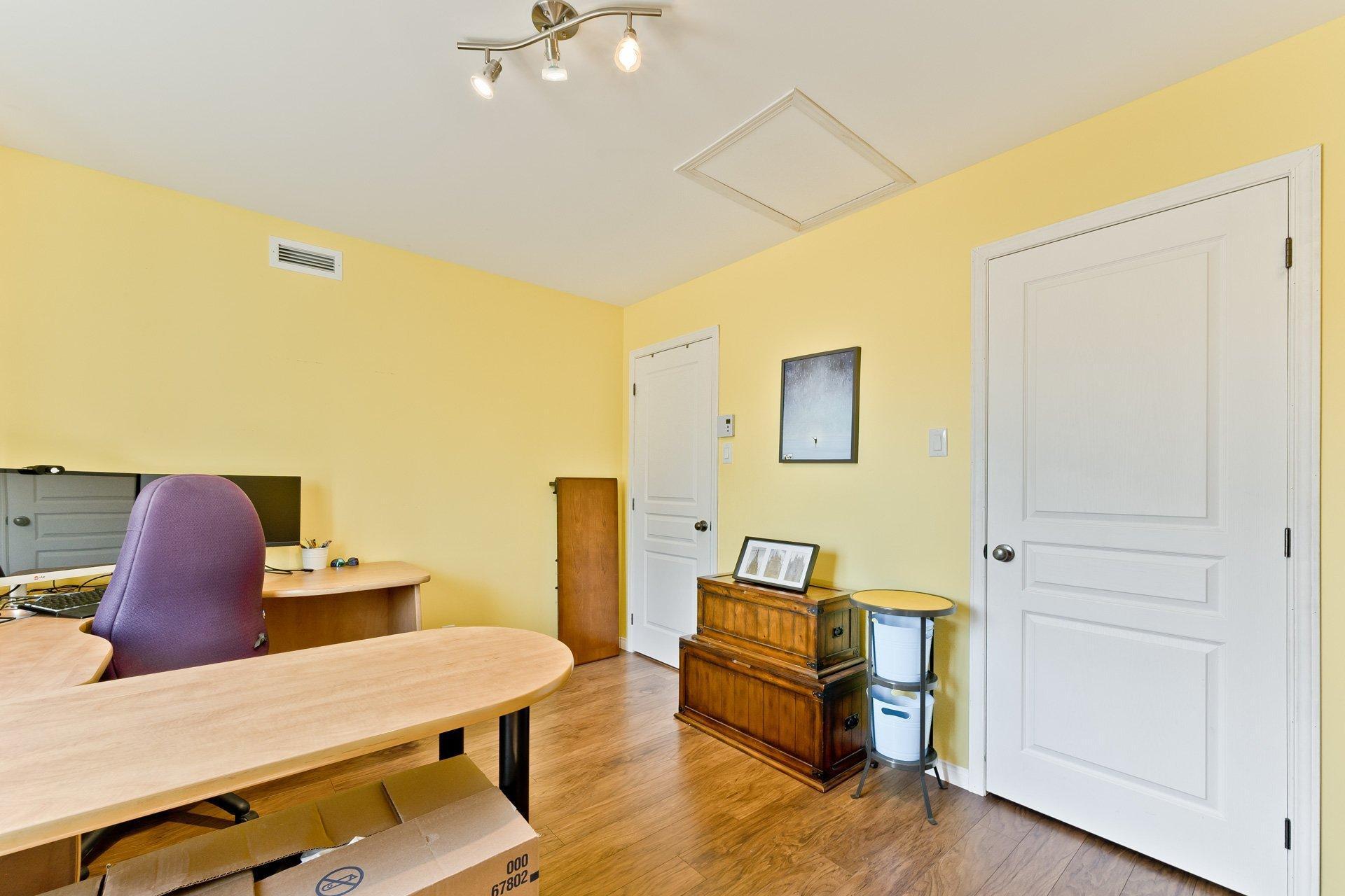 









1065


Rue du Val-des-Pruches

,
Sherbrooke (Brompton/Rock Forest/Saint-Élie/Deauville),




QC
J1N0A1

