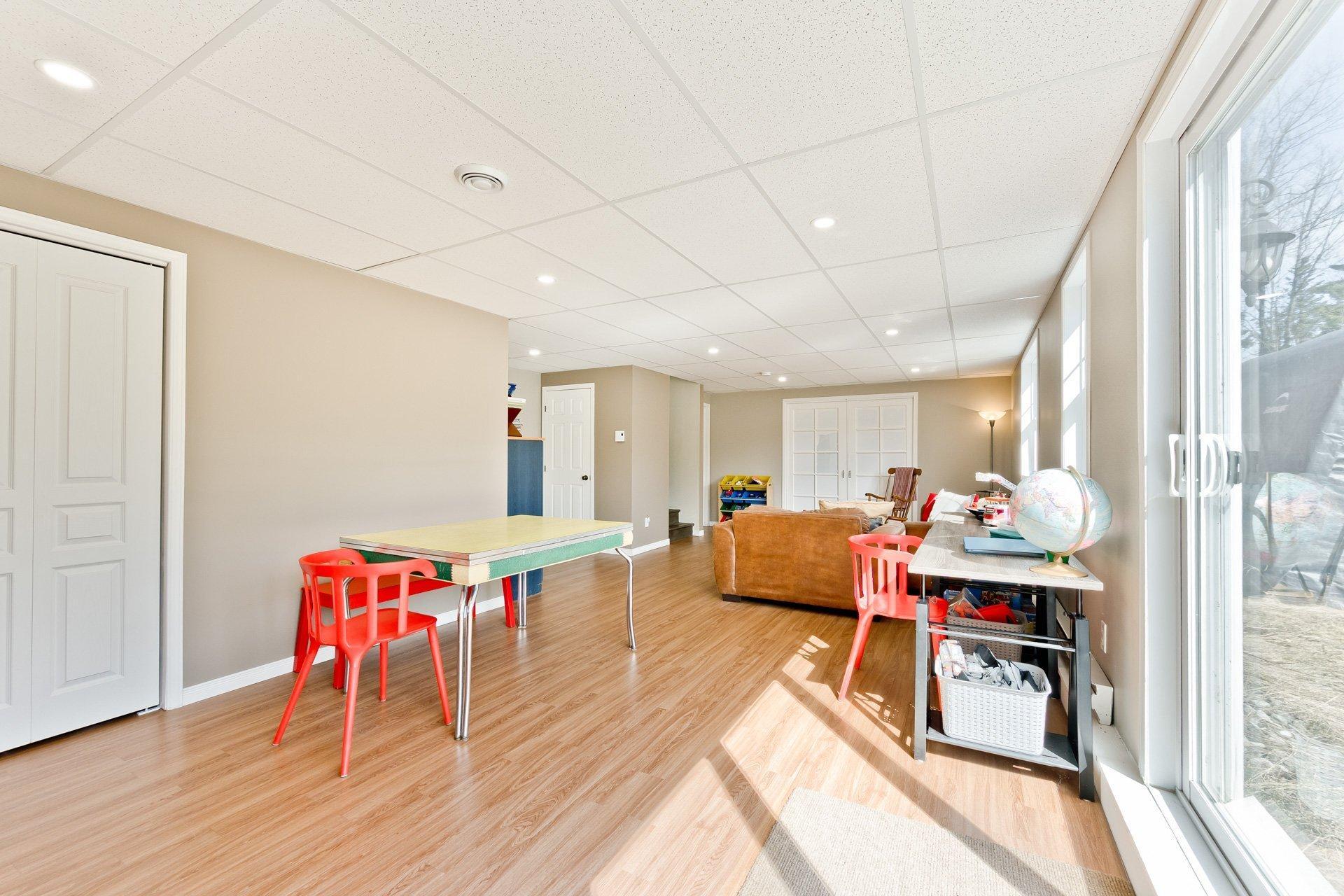 









1065


Rue du Val-des-Pruches

,
Sherbrooke (Brompton/Rock Forest/Saint-Élie/Deauville),




QC
J1N0A1

