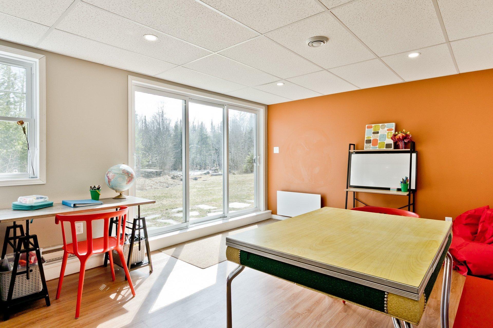 









1065


Rue du Val-des-Pruches

,
Sherbrooke (Brompton/Rock Forest/Saint-Élie/Deauville),




QC
J1N0A1

