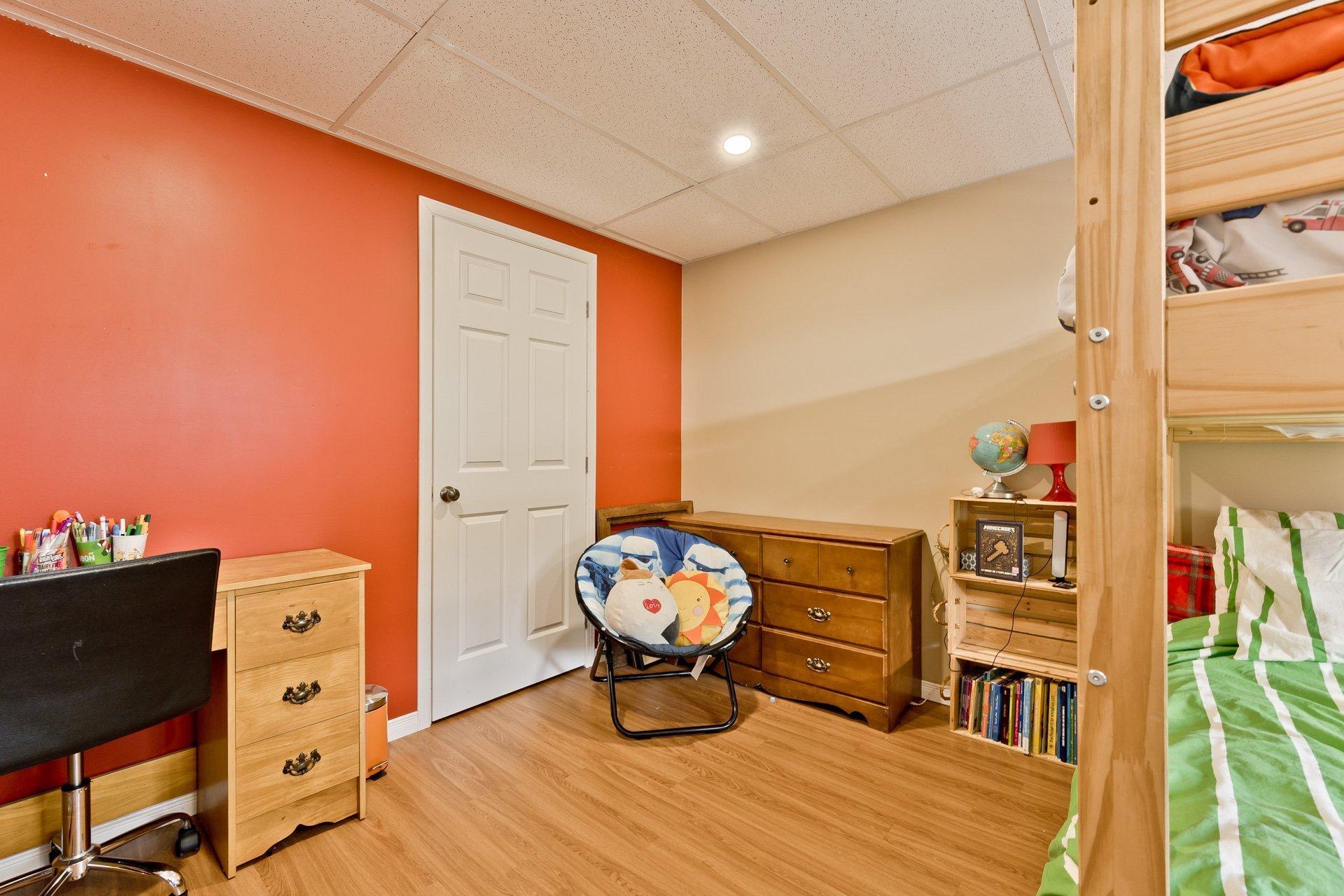 









1065


Rue du Val-des-Pruches

,
Sherbrooke (Brompton/Rock Forest/Saint-Élie/Deauville),




QC
J1N0A1

