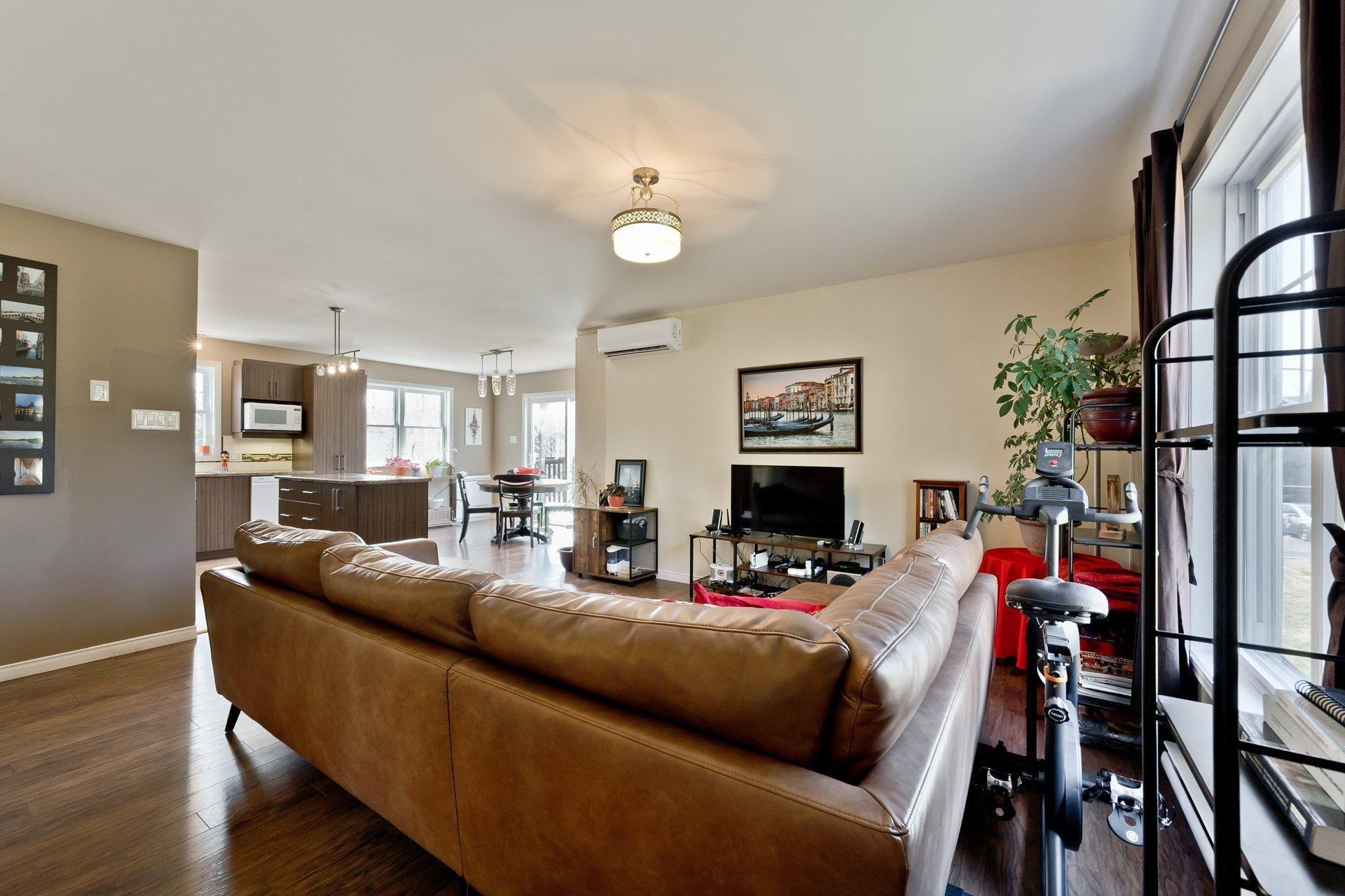 









1065


Rue du Val-des-Pruches

,
Sherbrooke (Brompton/Rock Forest/Saint-Élie/Deauville),




QC
J1N0A1

