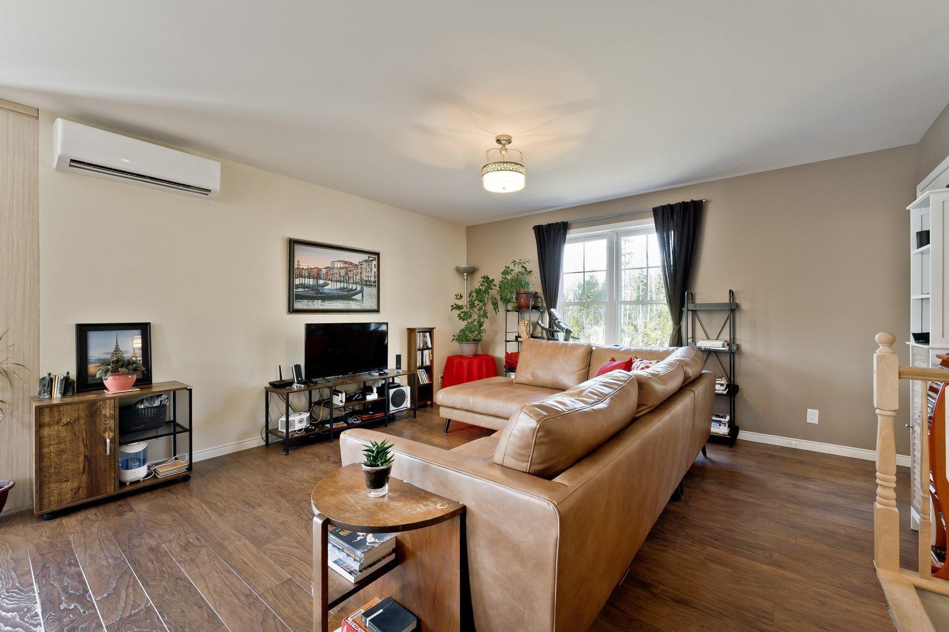 









1065


Rue du Val-des-Pruches

,
Sherbrooke (Brompton/Rock Forest/Saint-Élie/Deauville),




QC
J1N0A1

