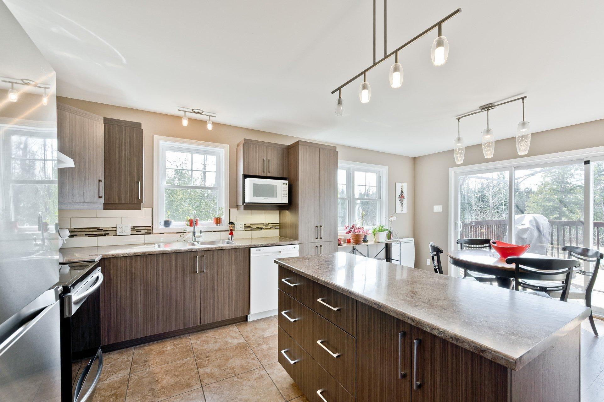 









1065


Rue du Val-des-Pruches

,
Sherbrooke (Brompton/Rock Forest/Saint-Élie/Deauville),




QC
J1N0A1

