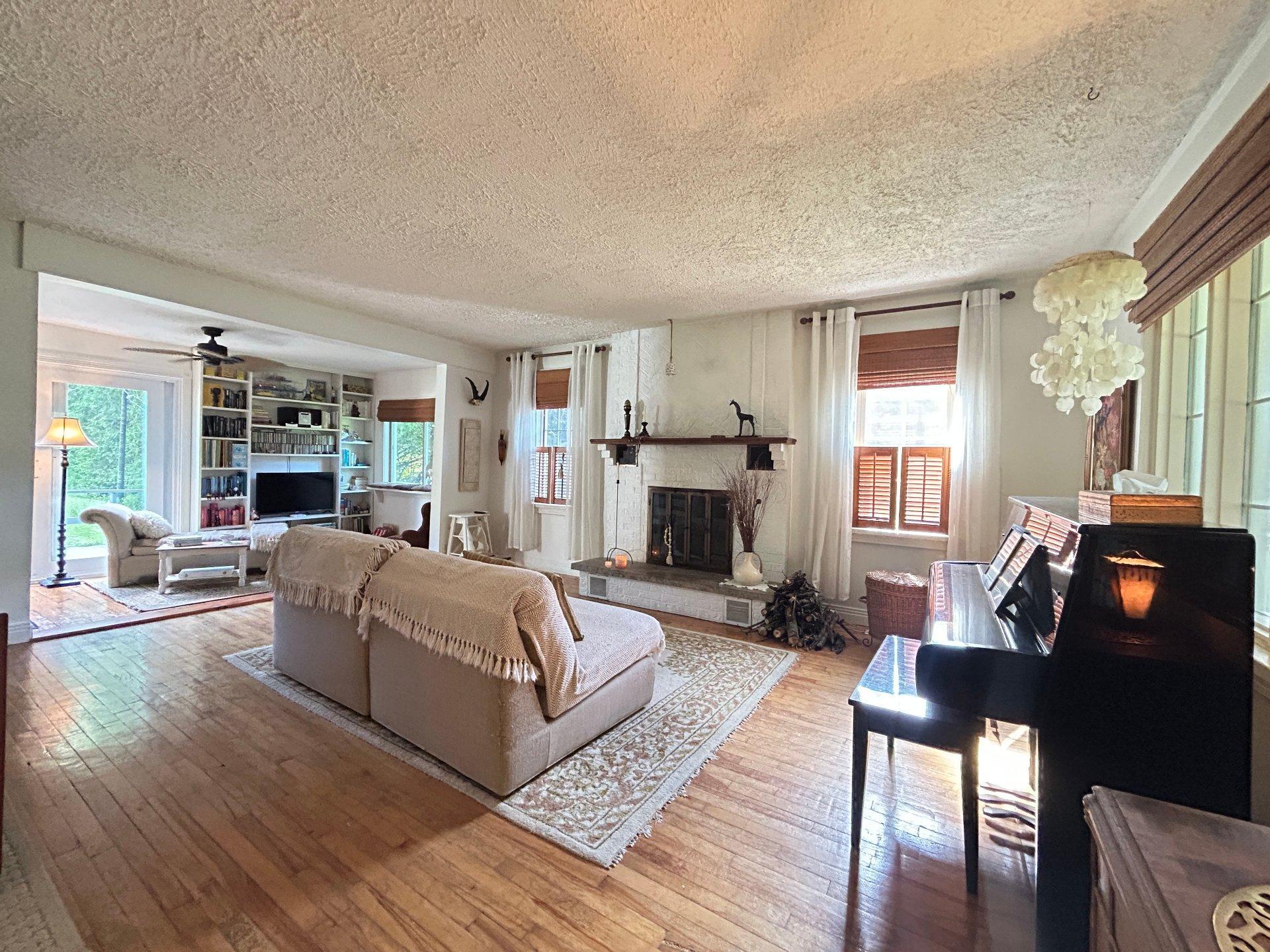 









622


Route des Outaouais

,
Brownsburg-Chatham,




QC
J8G2H5

