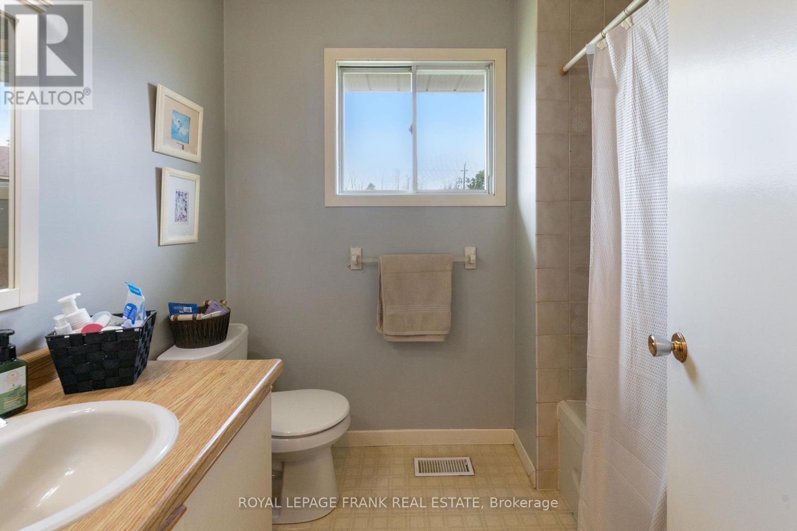 












2558 FOXMEADOW ROAD

,
Peterborough East (South),




Ontario
K9L1X2

