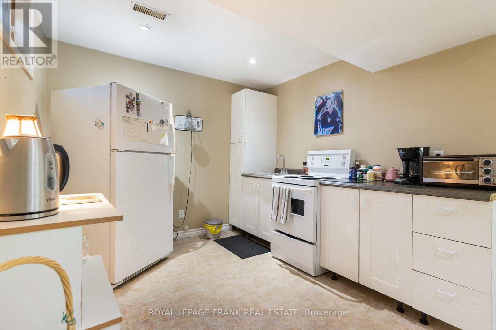 












2558 FOXMEADOW ROAD

,
Peterborough East (South),




Ontario
K9L1X2

