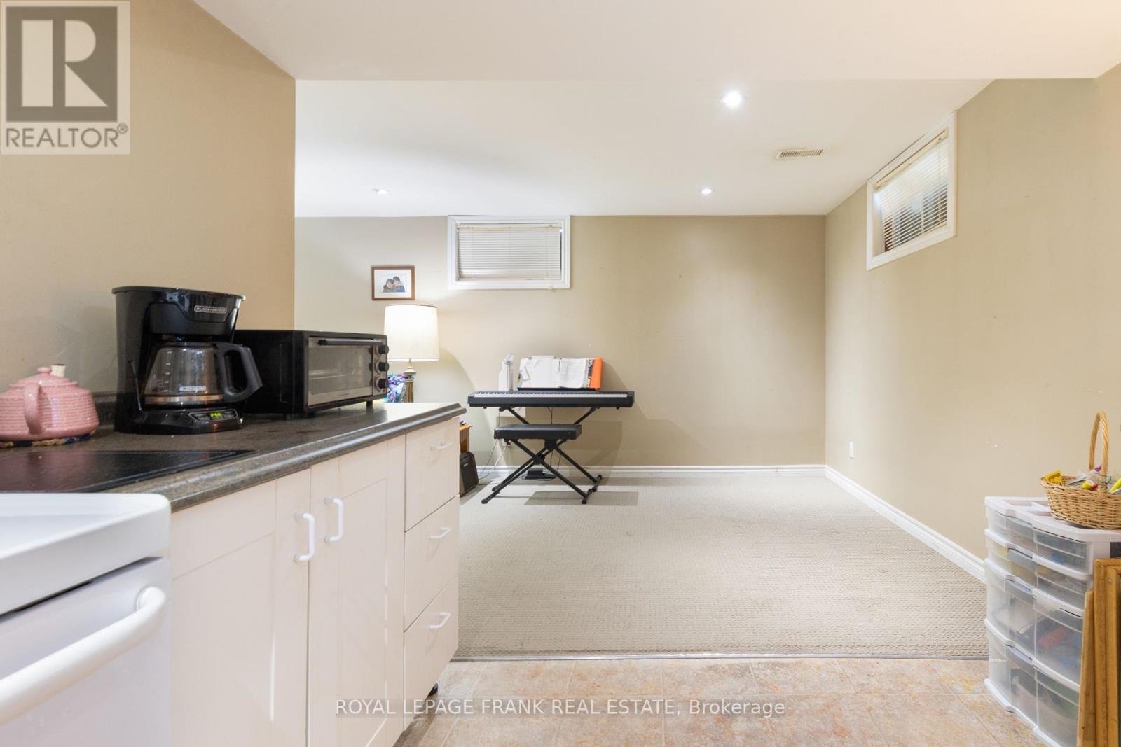 












2558 FOXMEADOW ROAD

,
Peterborough East (South),




Ontario
K9L1X2


