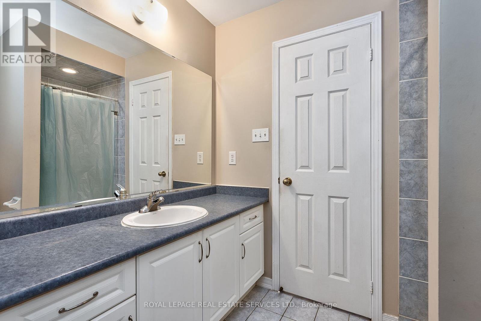 












1765 COBRA CRESCENT

,
Burlington,




Ontario
L7L7L6

