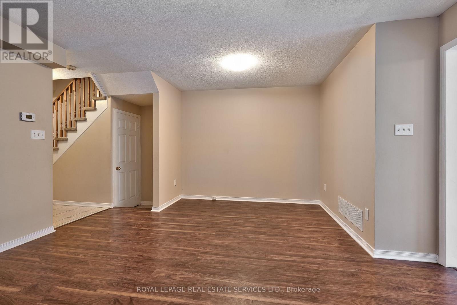












1765 COBRA CRESCENT

,
Burlington,




Ontario
L7L7L6

