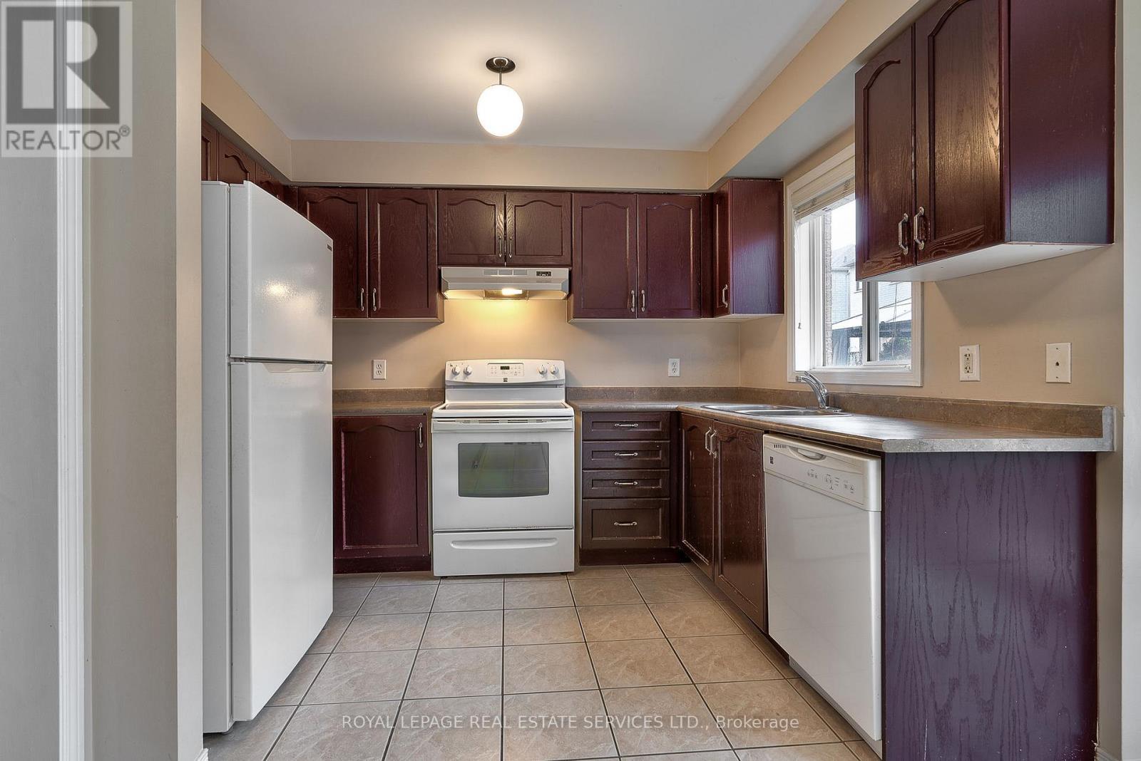 












1765 COBRA CRESCENT

,
Burlington,




Ontario
L7L7L6


