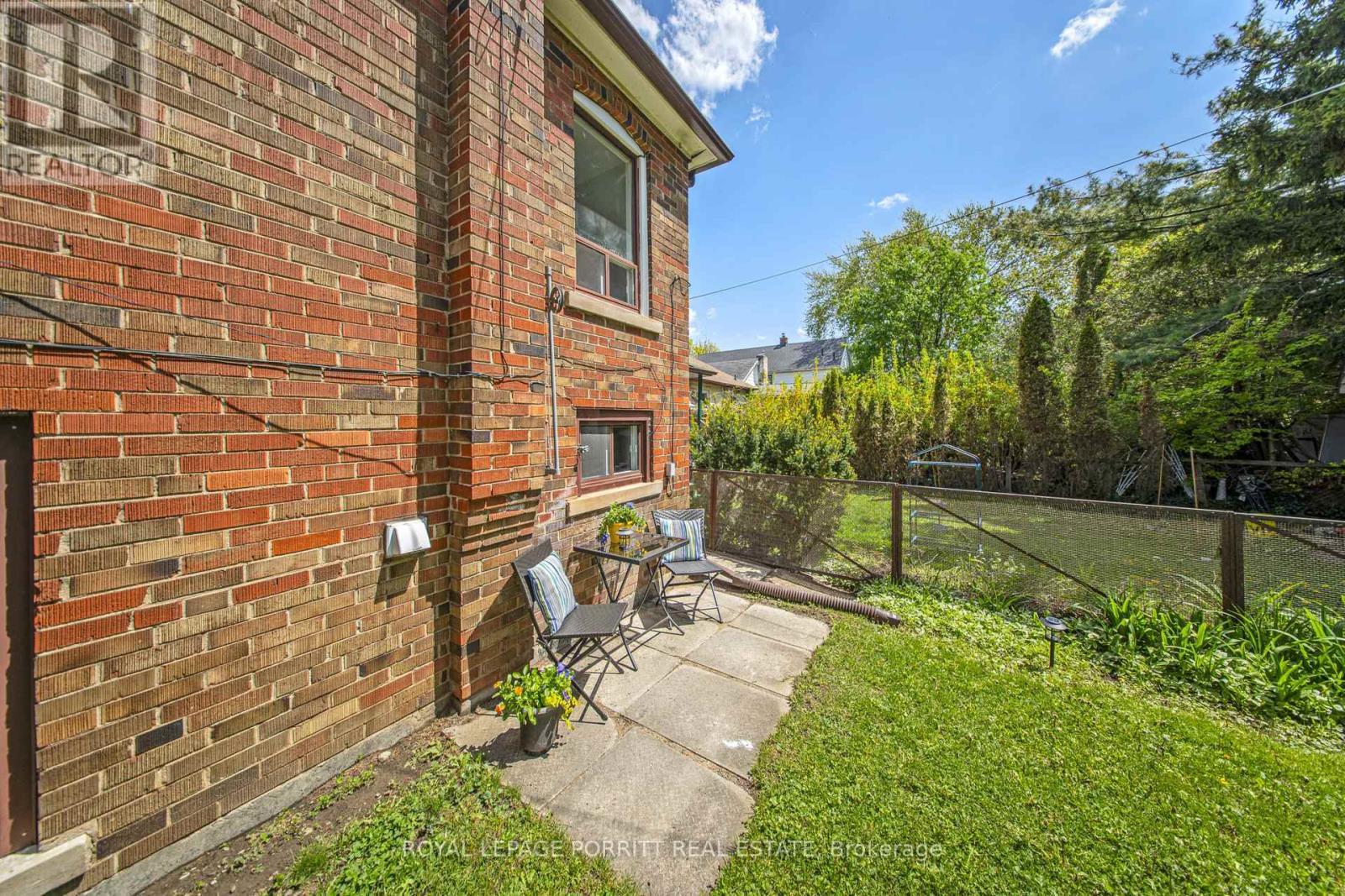 












126 A SIXTEENTH STREET

,
Toronto,




Ontario
M8V3K1


