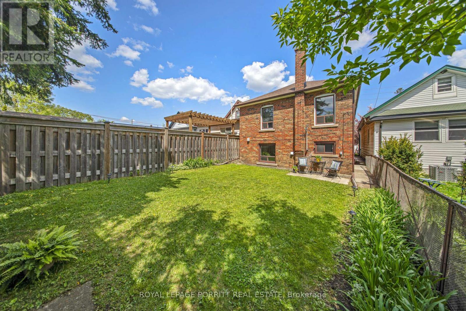 












126 A SIXTEENTH STREET

,
Toronto,




Ontario
M8V3K1

