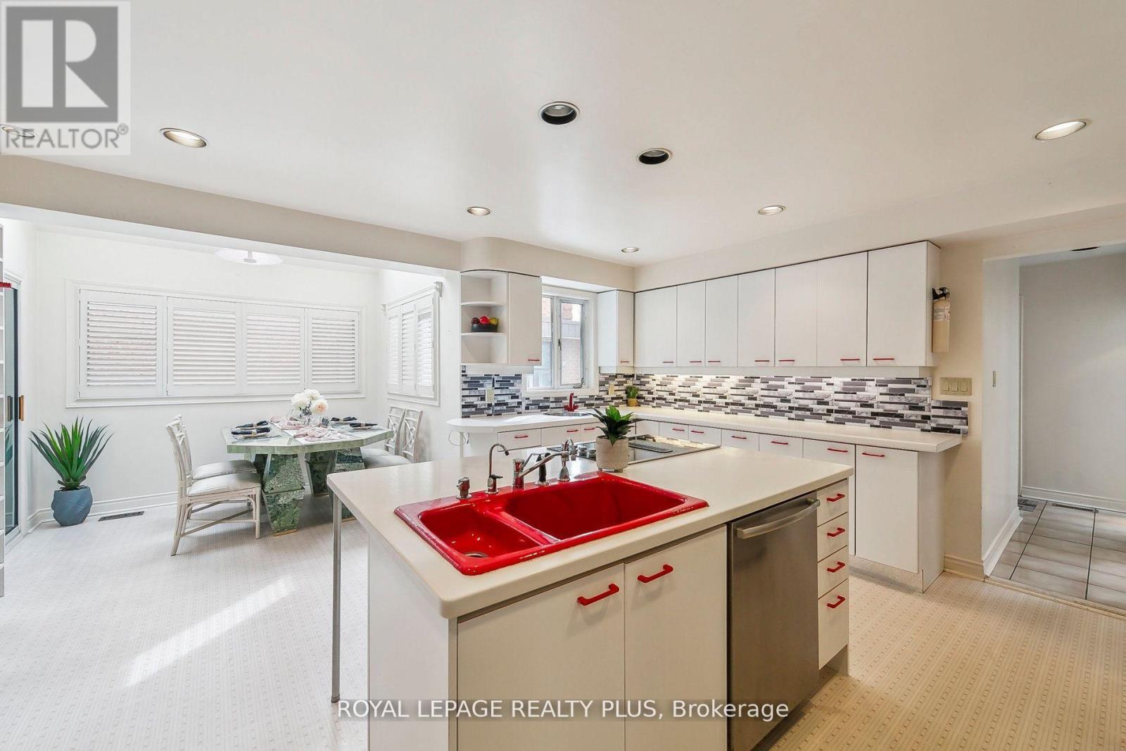 












4143 TAPESTRY TRAIL

,
Mississauga,




Ontario
L4W4E4


