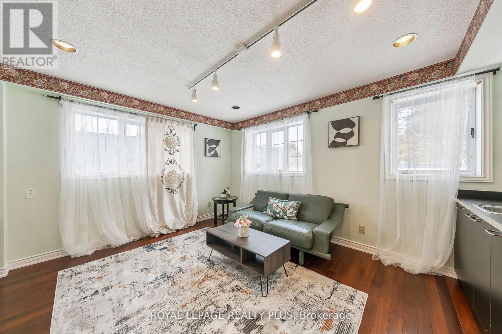 












4143 TAPESTRY TRAIL

,
Mississauga,




Ontario
L4W4E4

