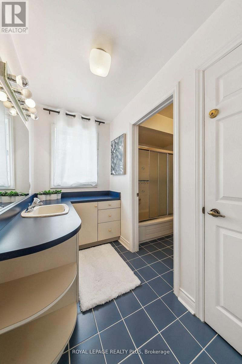 












4143 TAPESTRY TRAIL

,
Mississauga,




Ontario
L4W4E4

