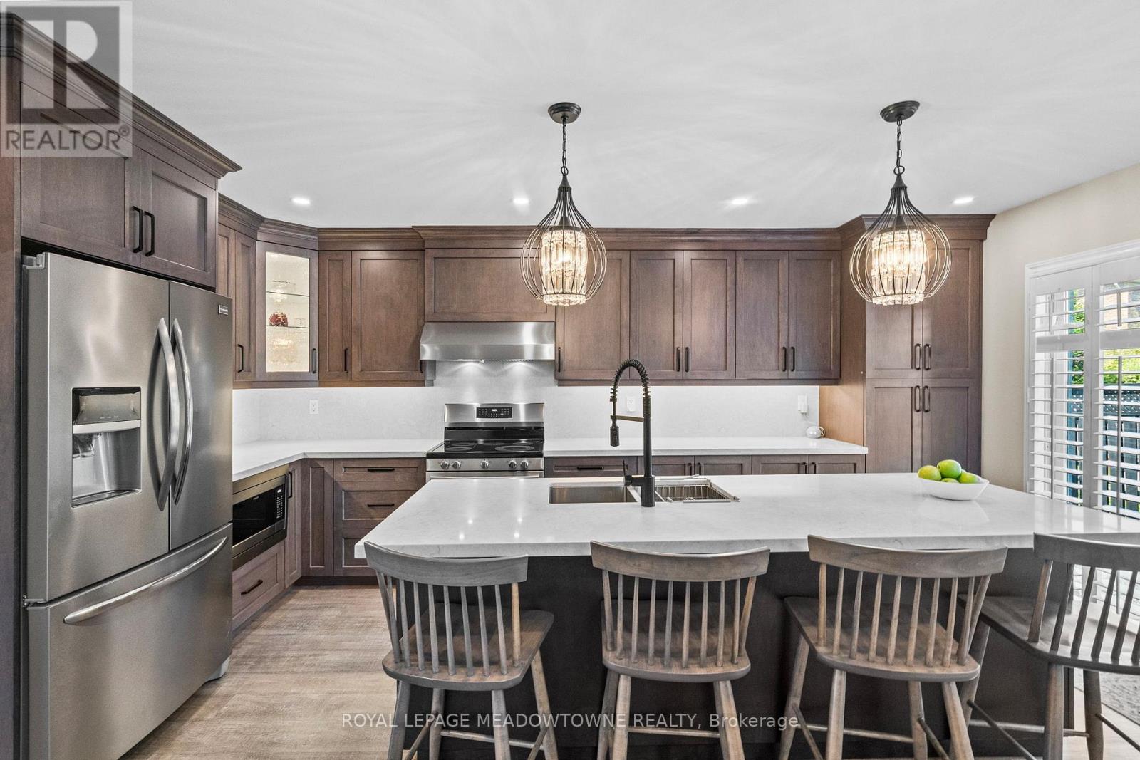 












1127 DEACON DRIVE

,
Milton,




Ontario
L9T5T1

