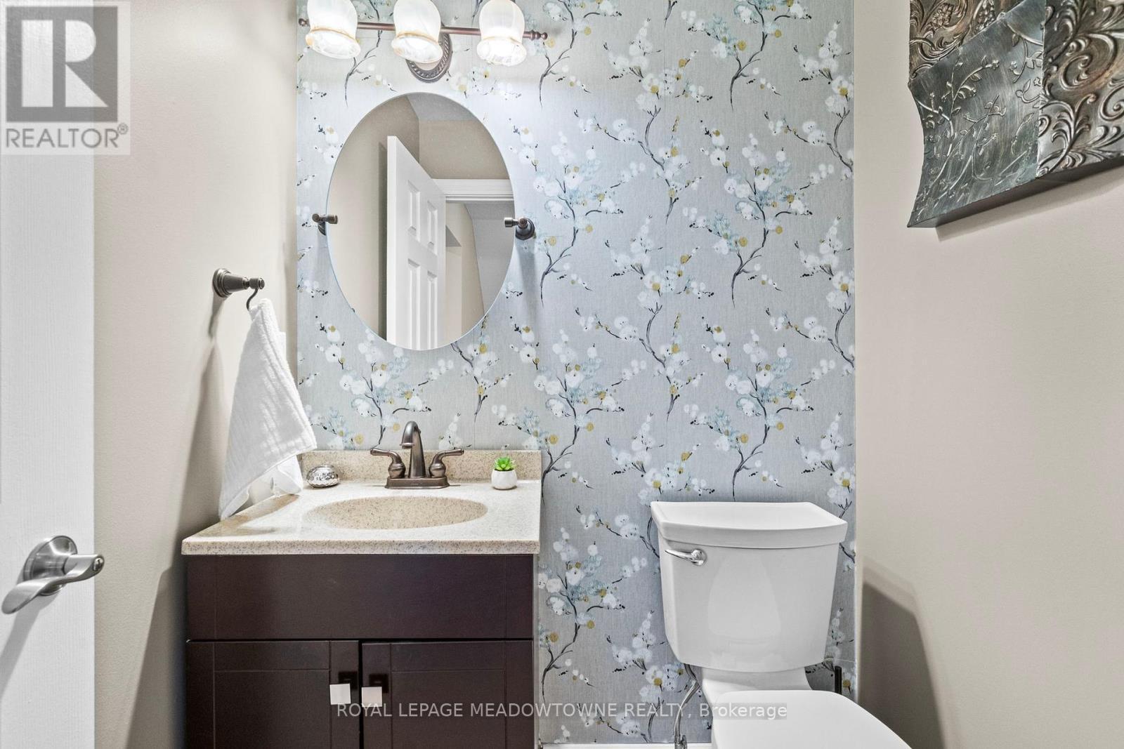 












1127 DEACON DRIVE

,
Milton,




Ontario
L9T5T1

