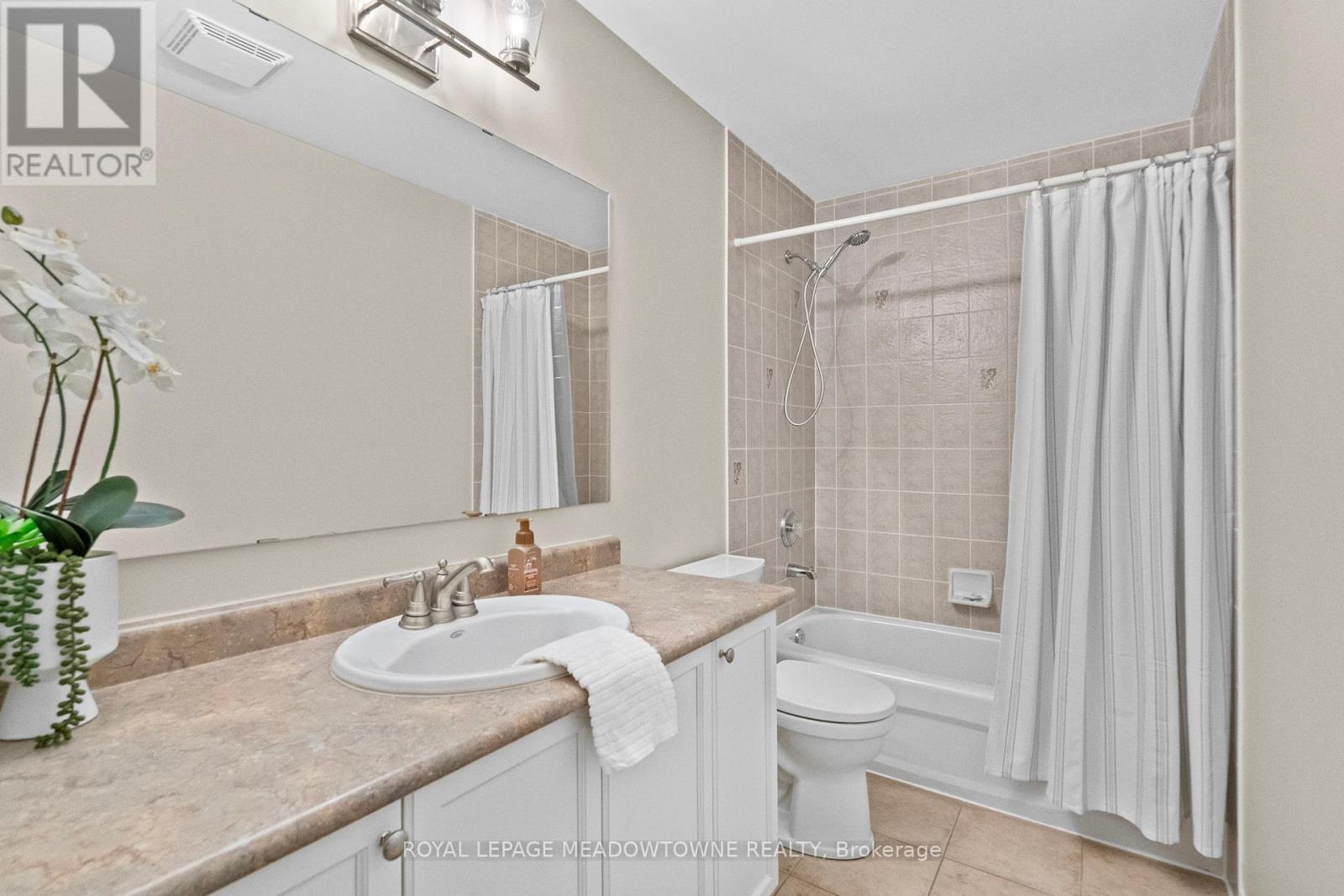 












1127 DEACON DRIVE

,
Milton,




Ontario
L9T5T1

