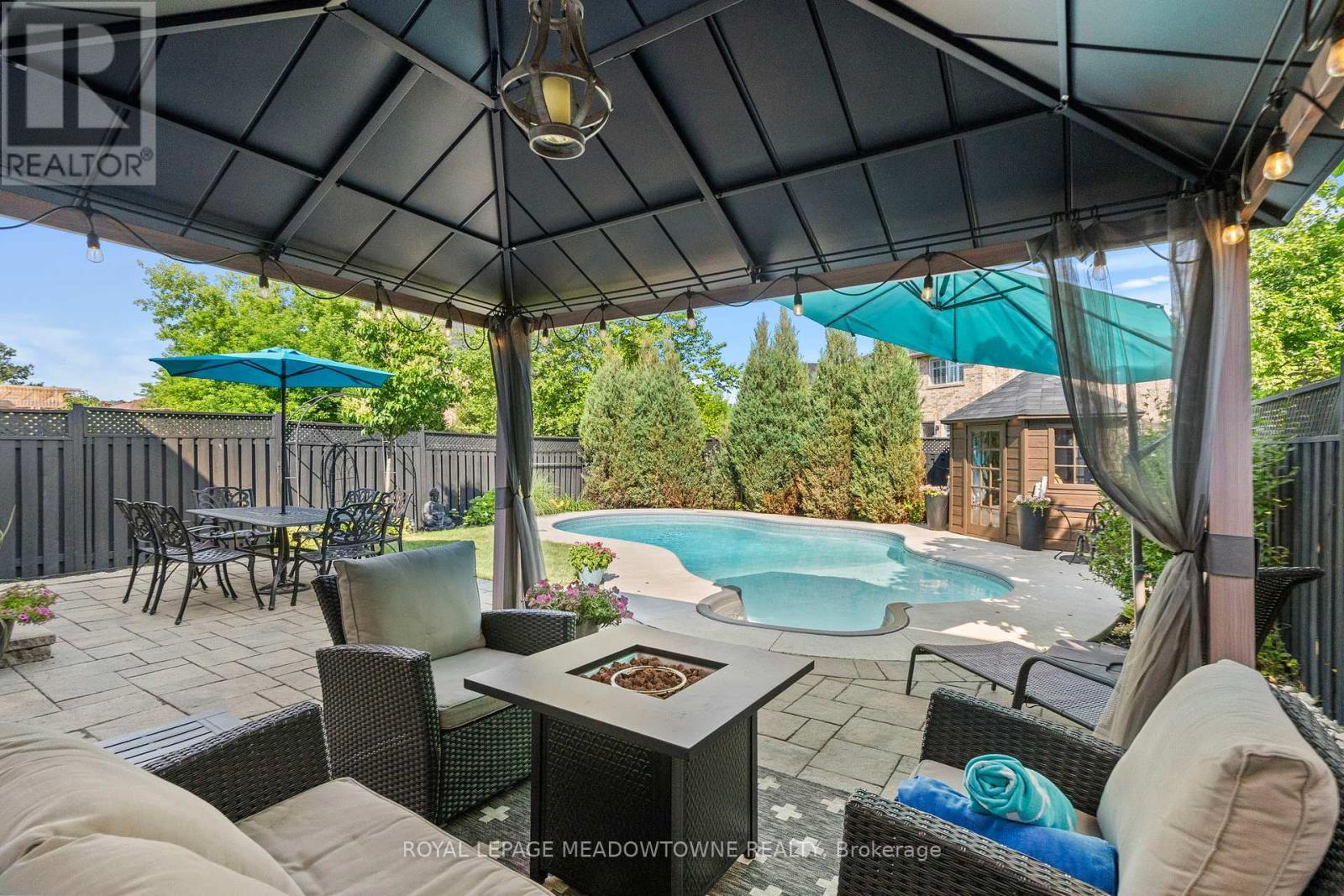 












1127 DEACON DRIVE

,
Milton,




Ontario
L9T5T1

