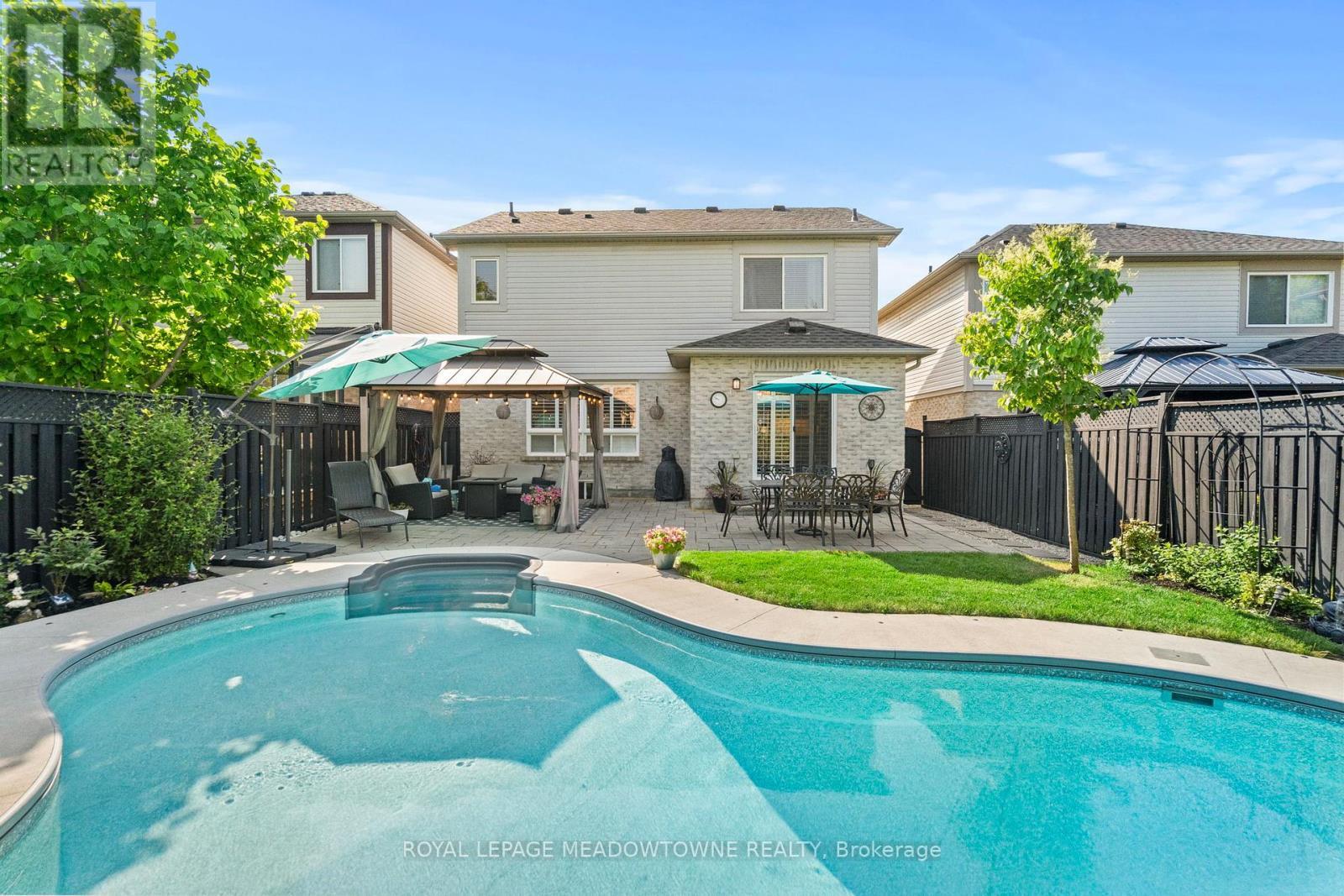 












1127 DEACON DRIVE

,
Milton,




Ontario
L9T5T1

