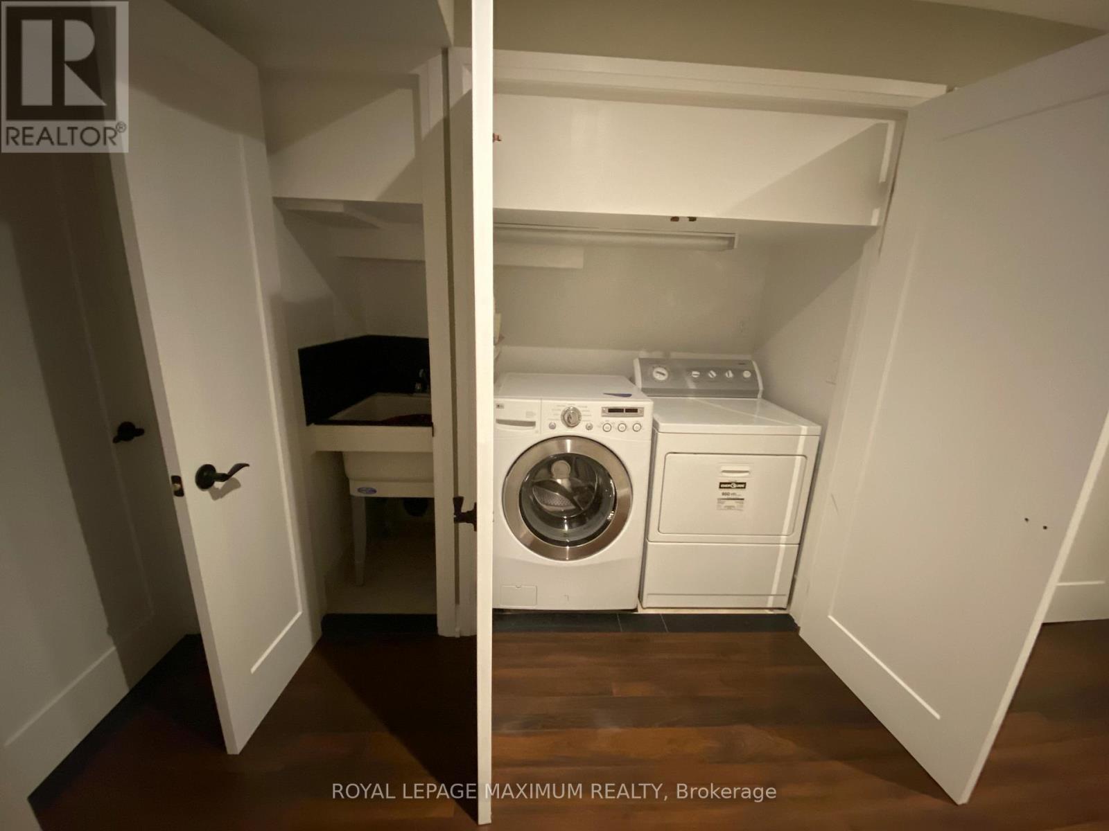 












BASEMENT - 84 ENFIELD AVENUE

,
Toronto,




Ontario
M8W1T9

