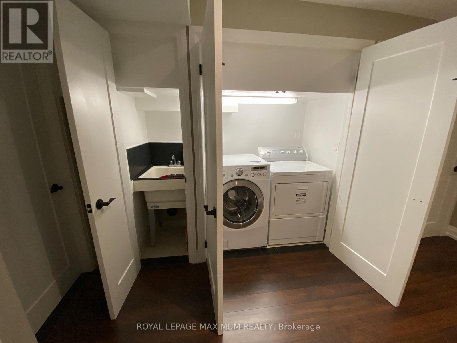 












BASEMENT - 84 ENFIELD AVENUE

,
Toronto,




Ontario
M8W1T9

