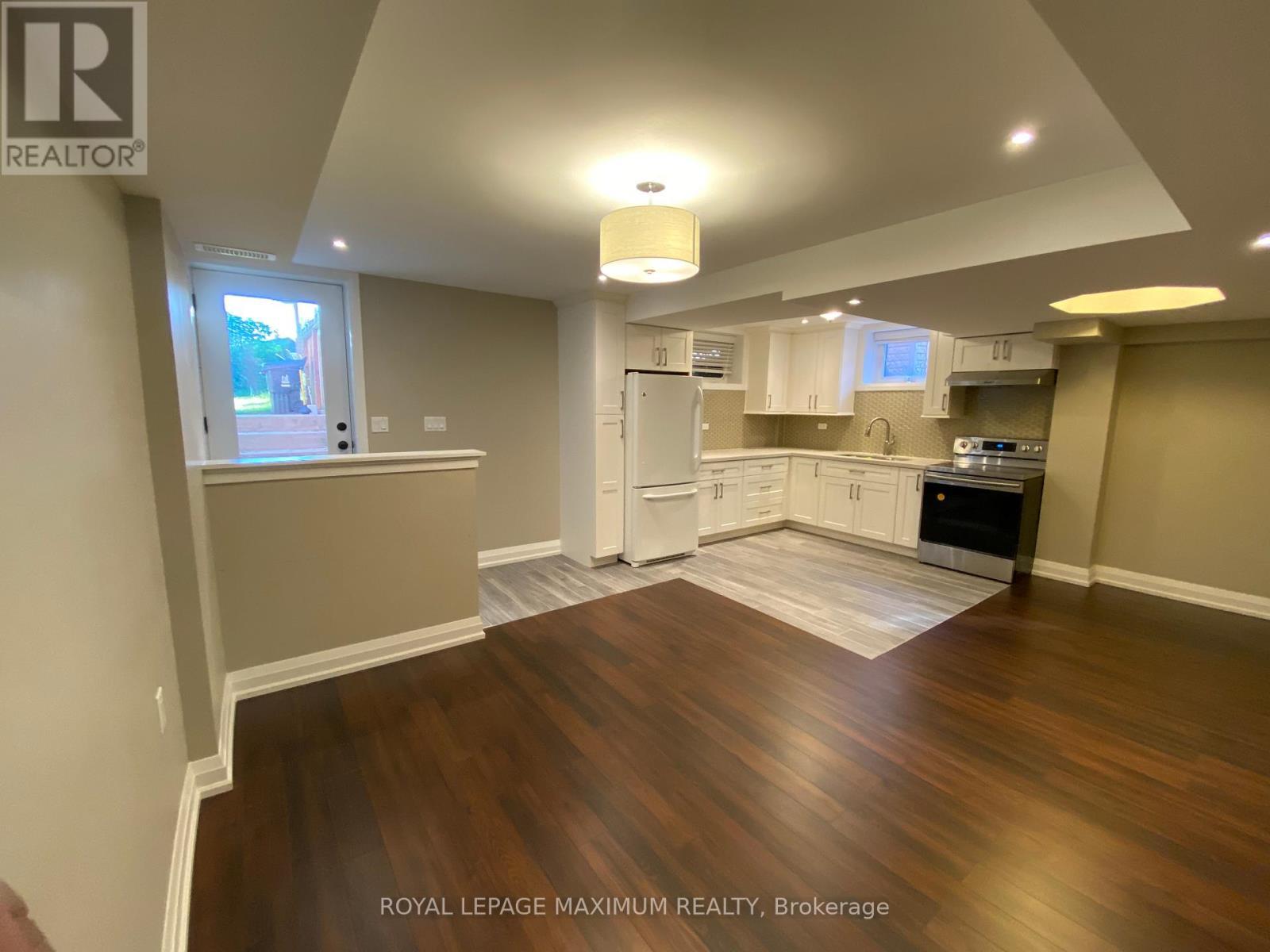 












BASEMENT - 84 ENFIELD AVENUE

,
Toronto,




Ontario
M8W1T9

