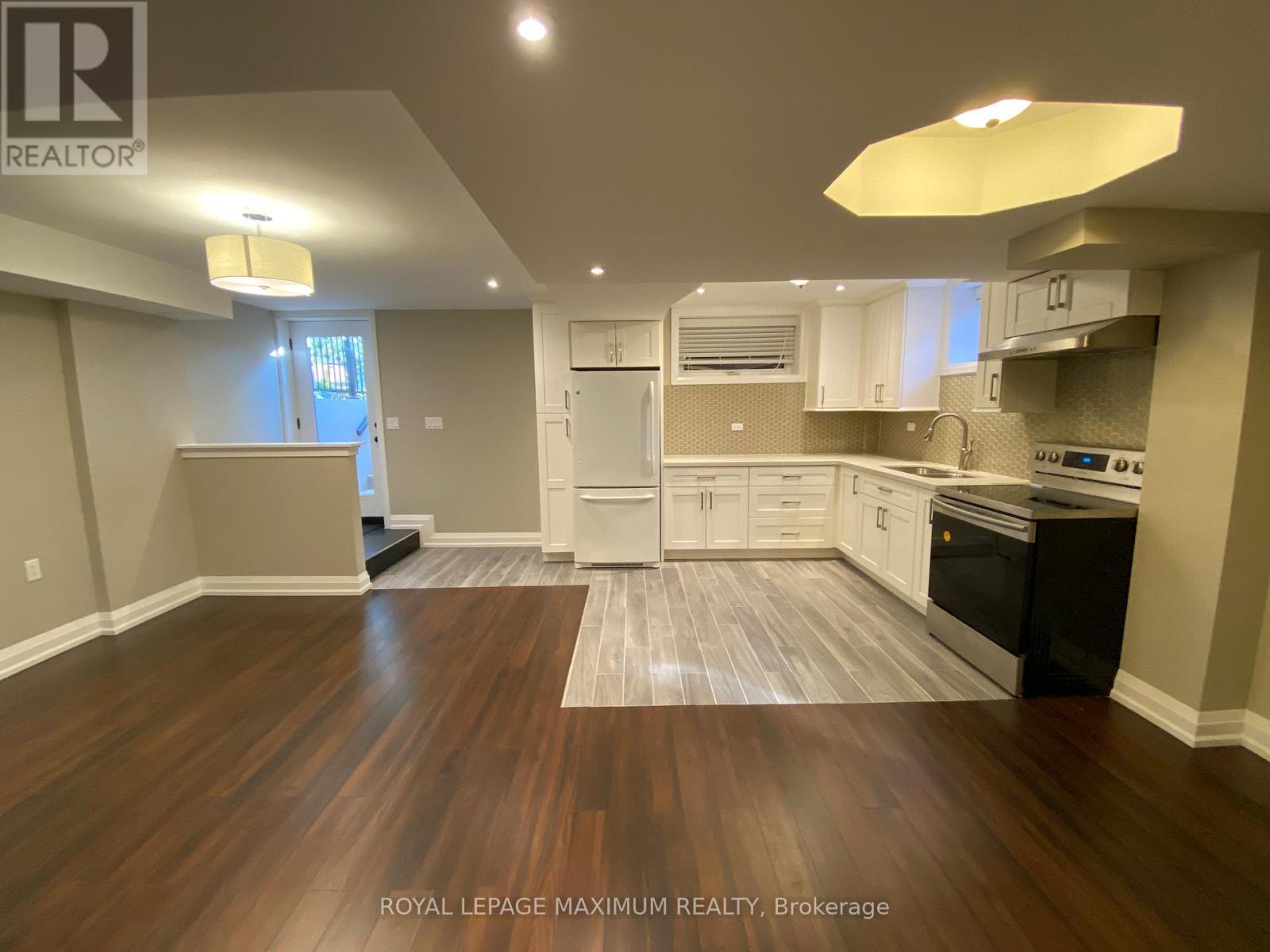 












BASEMENT - 84 ENFIELD AVENUE

,
Toronto,




Ontario
M8W1T9

