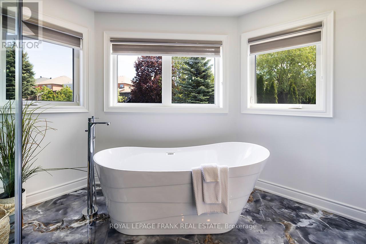 












1533 CLEARBROOK DRIVE

,
Oshawa (Taunton),




Ontario
L1K2P6


