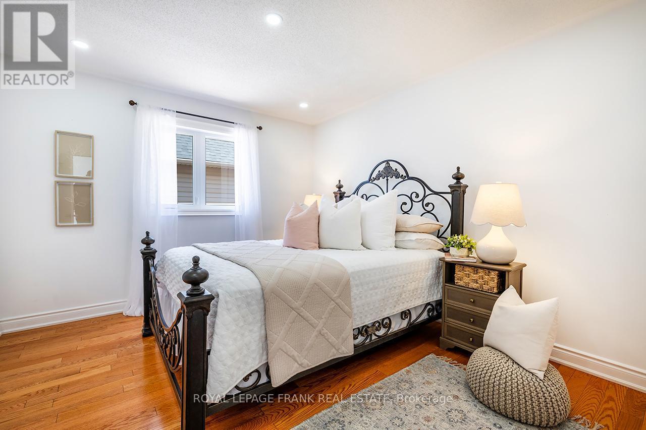 












1533 CLEARBROOK DRIVE

,
Oshawa (Taunton),




Ontario
L1K2P6

