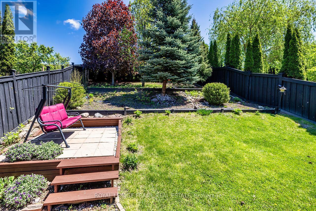 












1533 CLEARBROOK DRIVE

,
Oshawa (Taunton),




Ontario
L1K2P6

