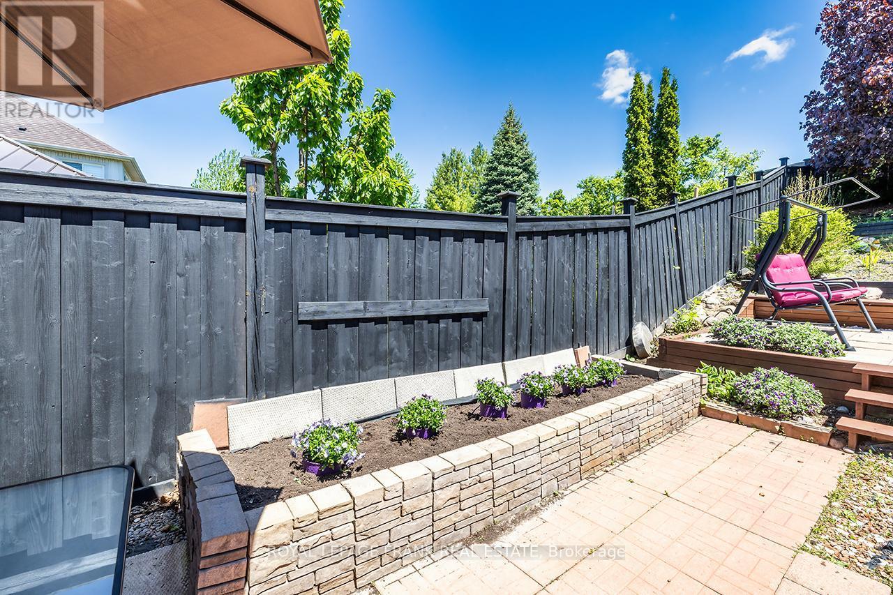 












1533 CLEARBROOK DRIVE

,
Oshawa (Taunton),




Ontario
L1K2P6

