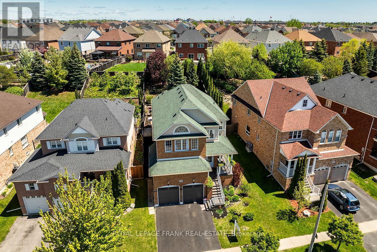 












1533 CLEARBROOK DRIVE

,
Oshawa (Taunton),




Ontario
L1K2P6


