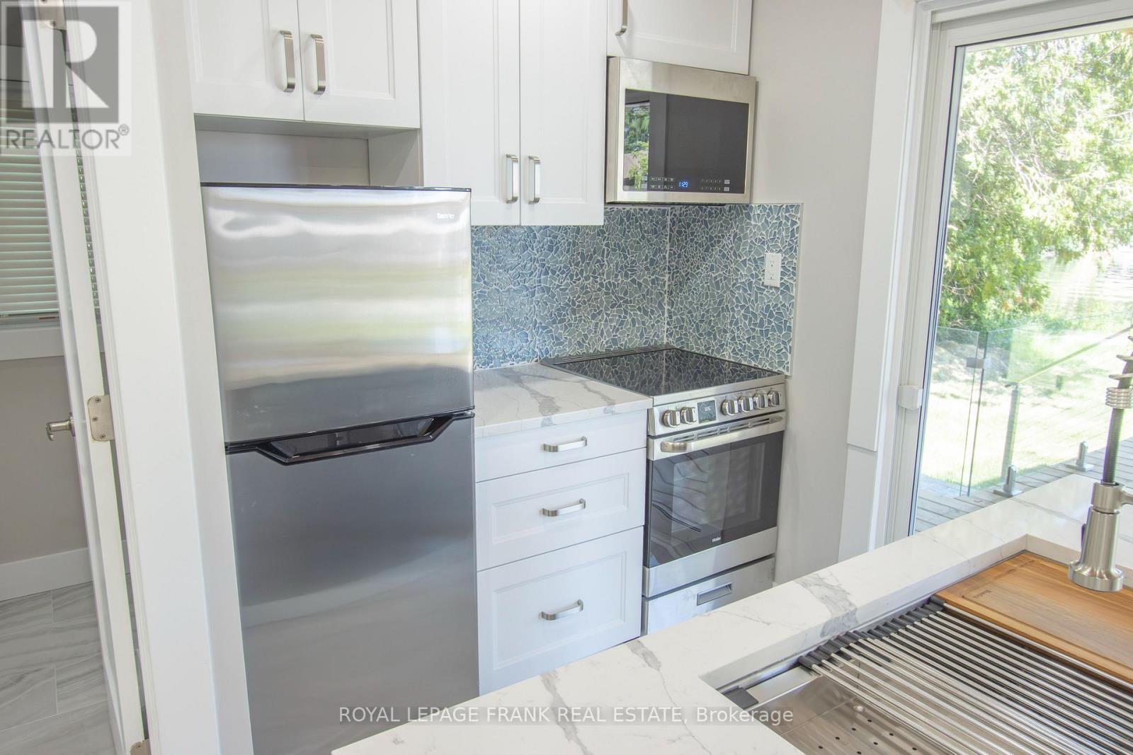 












71 FALLS BAY ROAD

,
Kawartha Lakes (Bobcaygeon),




Ontario
K0M1A0

