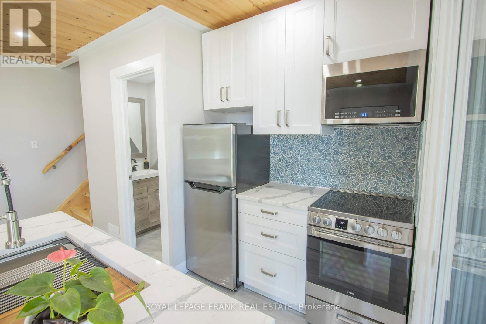 












71 FALLS BAY ROAD

,
Kawartha Lakes (Bobcaygeon),




Ontario
K0M1A0

