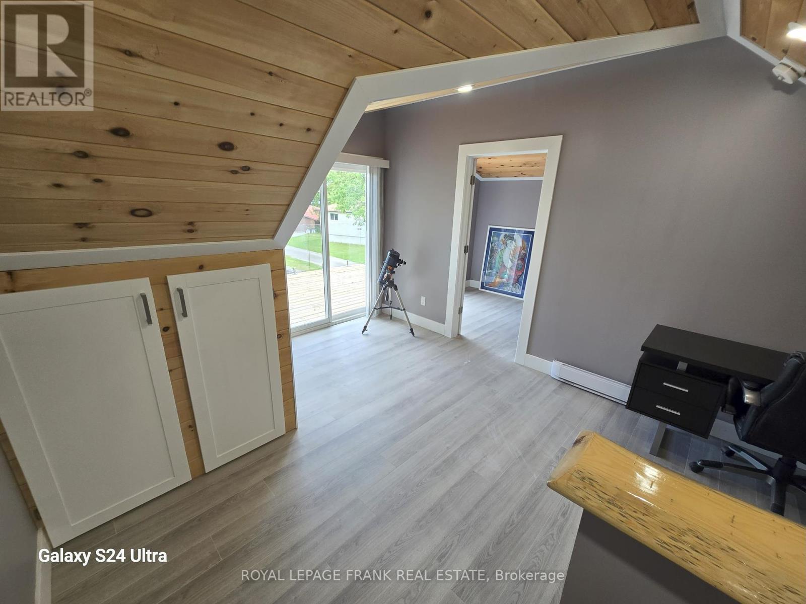 












71 FALLS BAY ROAD

,
Kawartha Lakes (Bobcaygeon),




Ontario
K0M1A0

